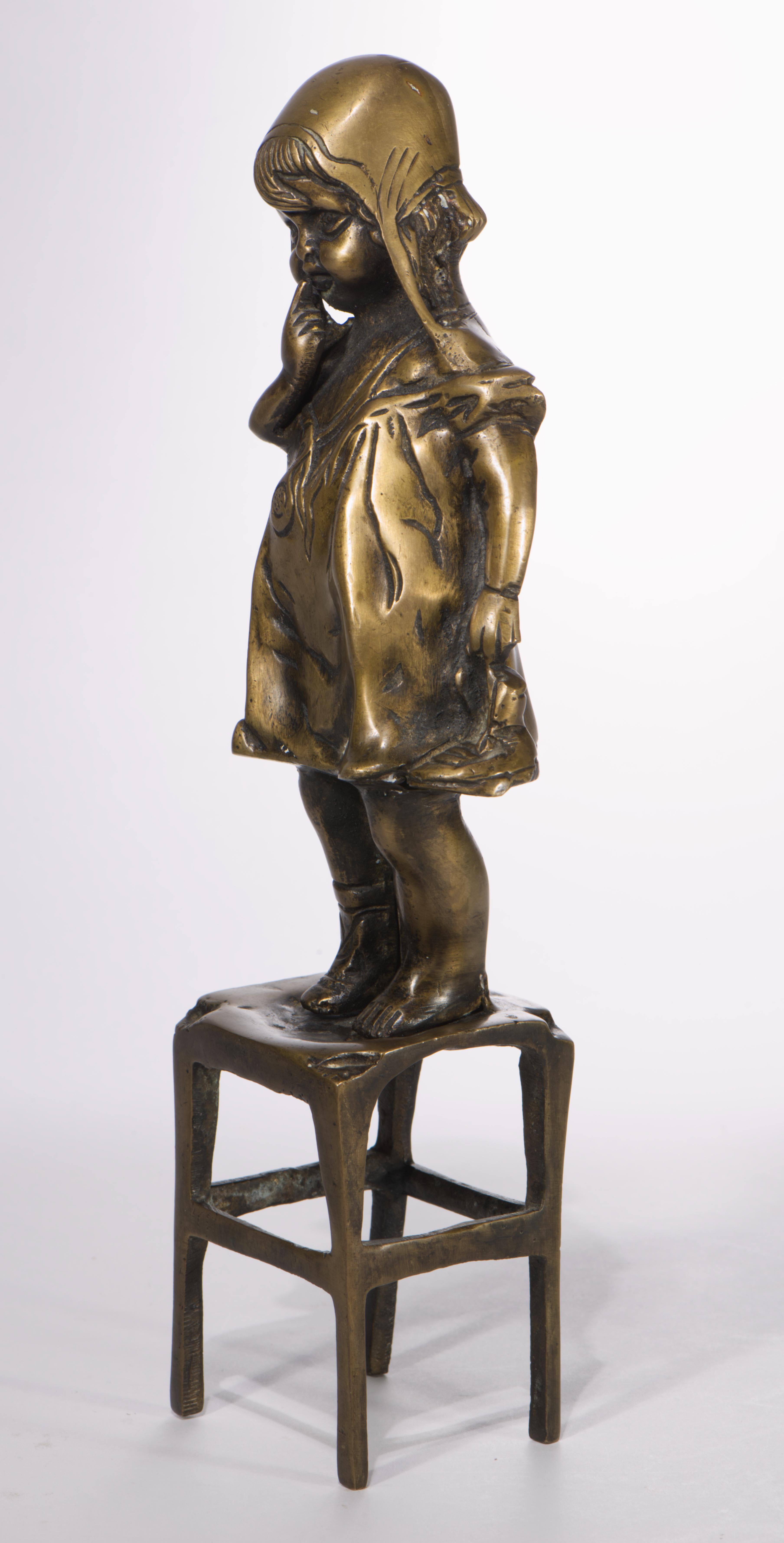 Girl Standing on a Stool, Bronze Sculpture in Style of Juan Clara (Art déco) im Angebot