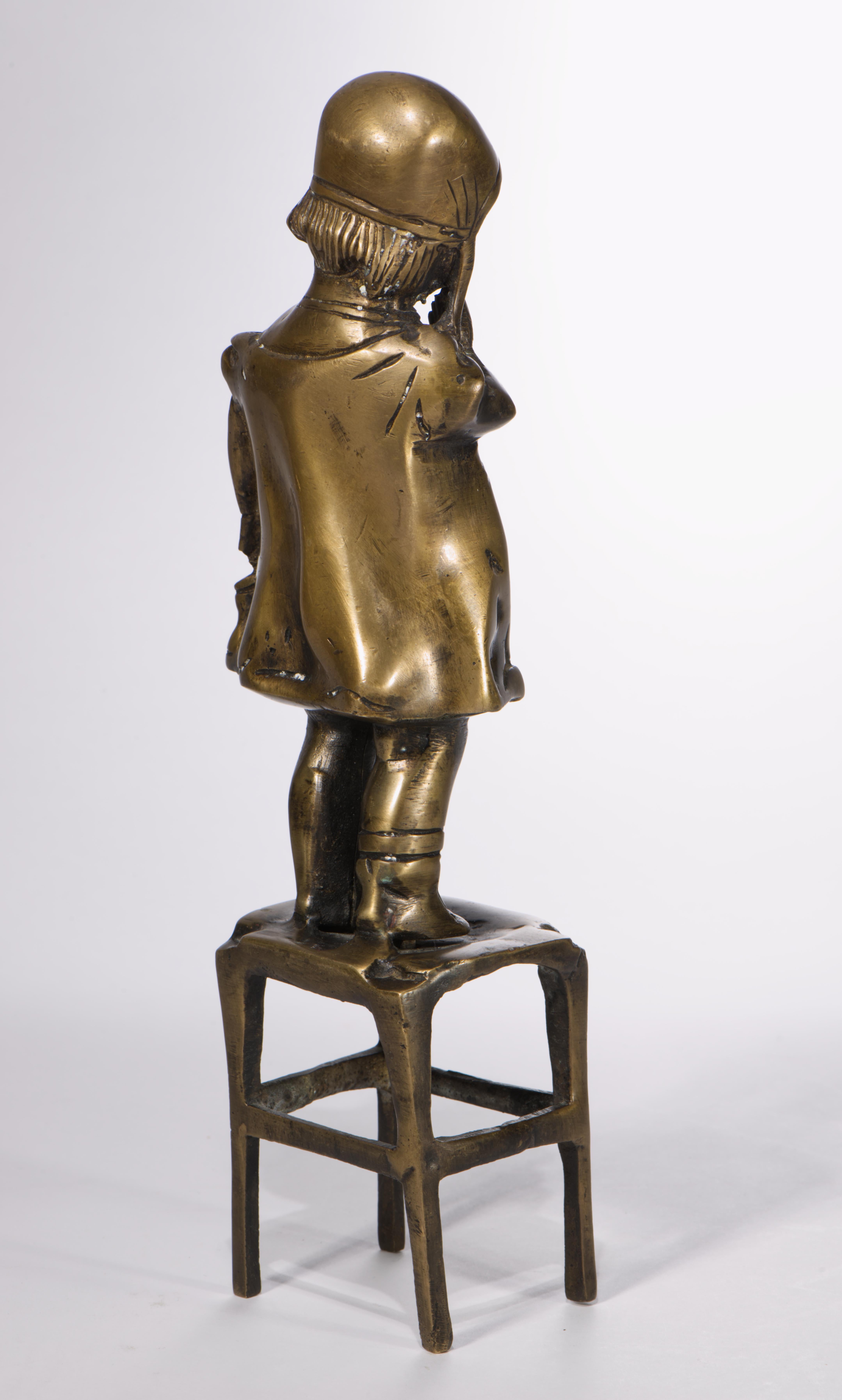 Girl Standing on a Stool, Bronze Sculpture in Style of Juan Clara (Gegossen) im Angebot