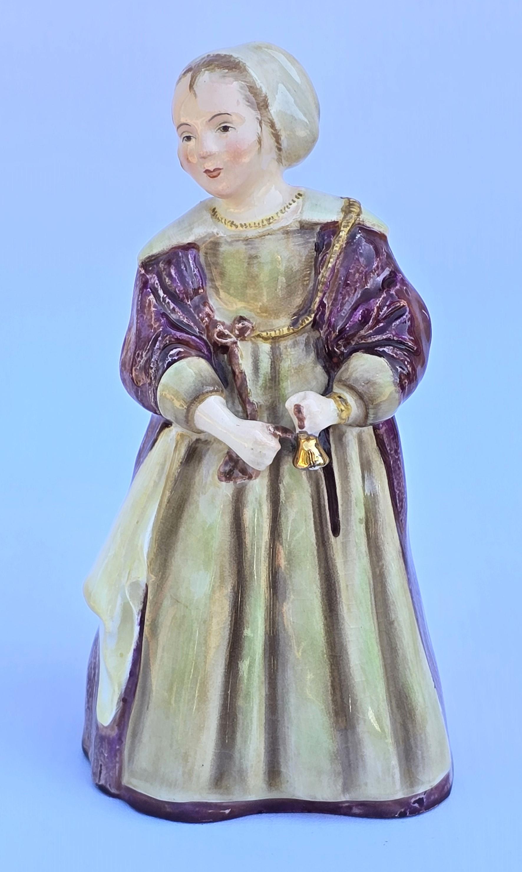 Mädchen mit einer Glocke. Wedgwood & Co Porzellanfigur, handbemalt, englisch, um 1910 im Angebot 4