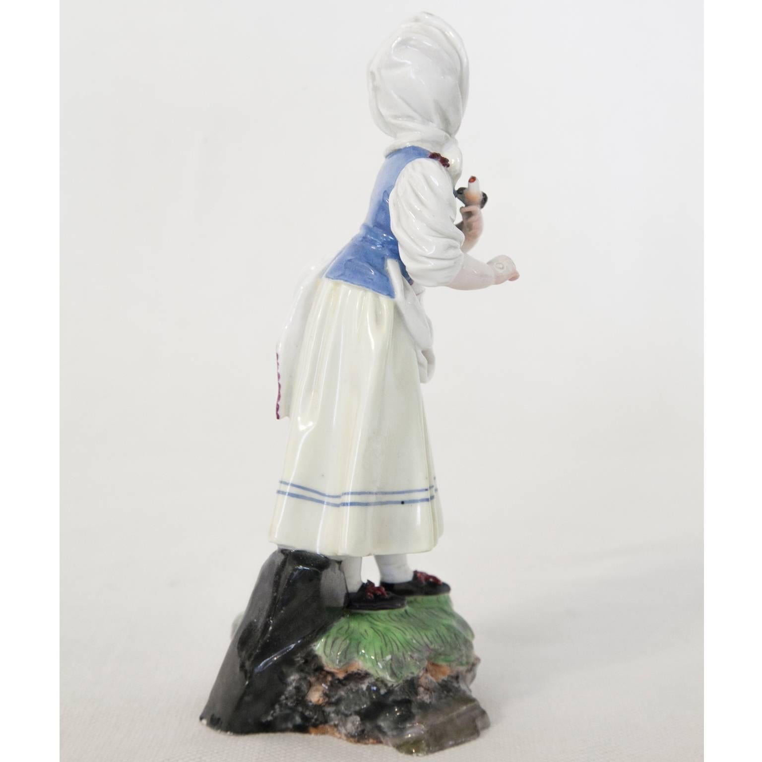 'Girl with Bonnet' Porcelain Figurine by Melchior, Höchst, 1770-1774 im Zustand „Hervorragend“ in Greding, DE