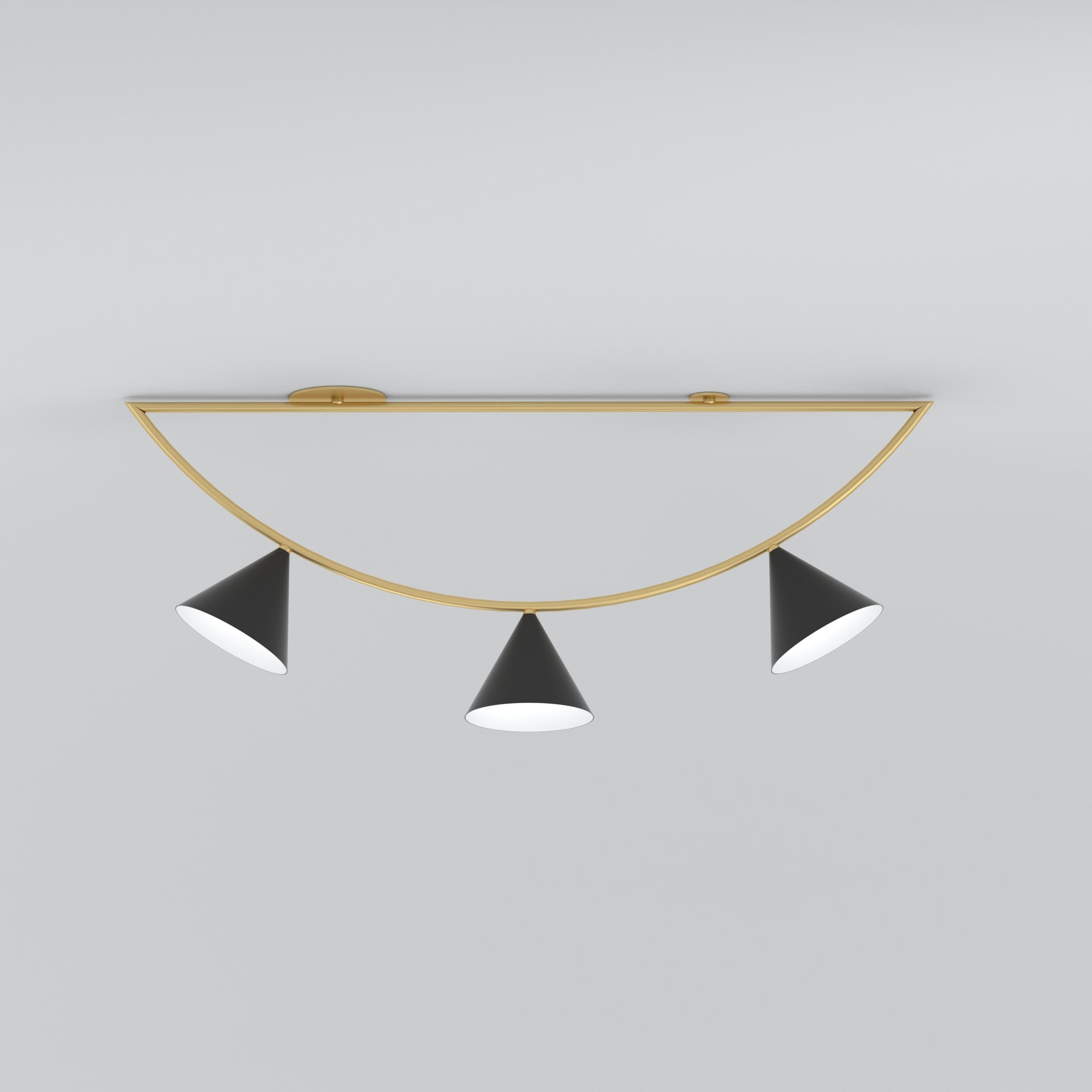 Lámpara de techo Girlande 2 by Atelier Areti
Dimensiones: P 16 x An 100 x Al 45,5 cm.
Materiales: Latón cepillado, metal con recubrimiento de polvo.

Todas nuestras lámparas pueden cablearse según cada país. Si se vende a EE.UU., se cableará para