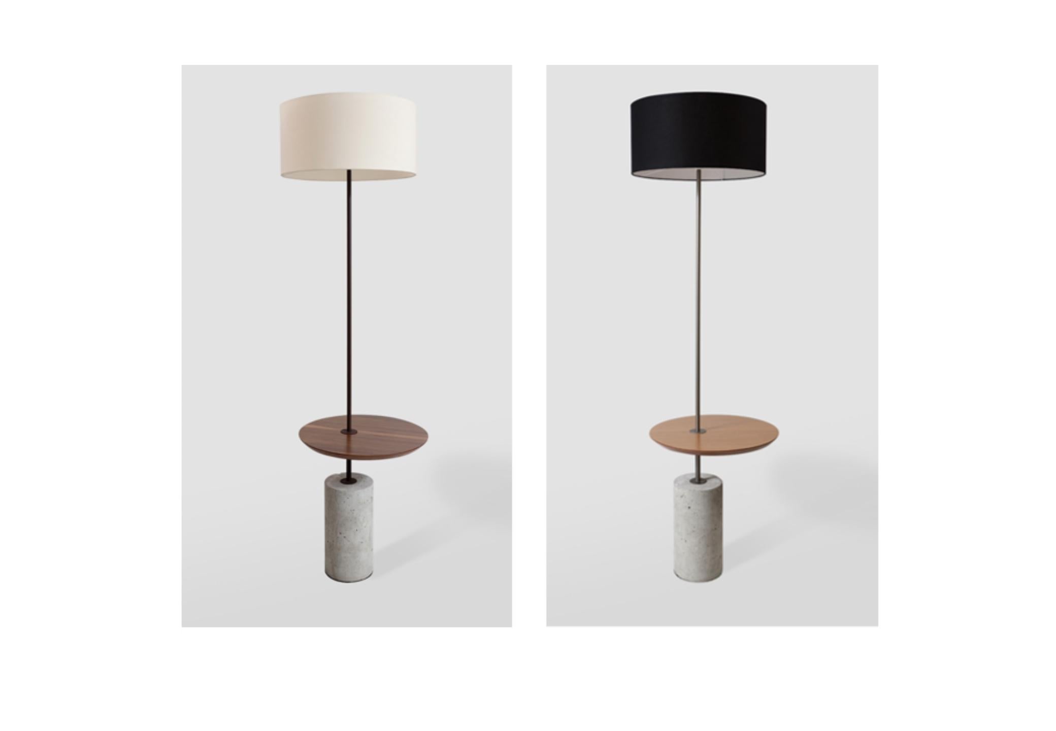 Giro Minimalist Floor Lamp In Painted Steel, in natural wood and concrete base For Sale 2
