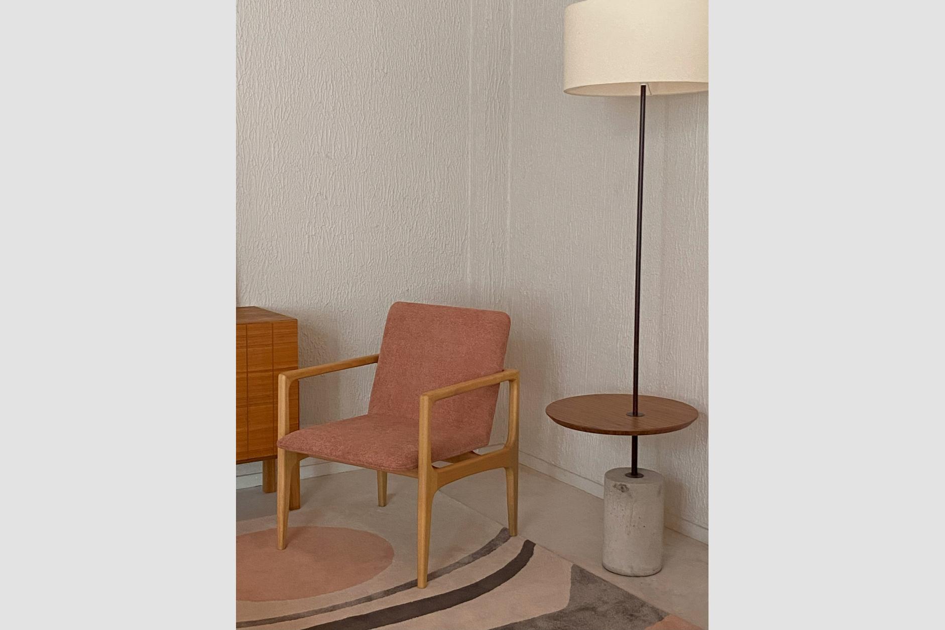 Giro Minimalist Floor Lamp In Painted Steel, Walnut and Concrete In New Condition For Sale In Sao Paulo, Sao Paulo