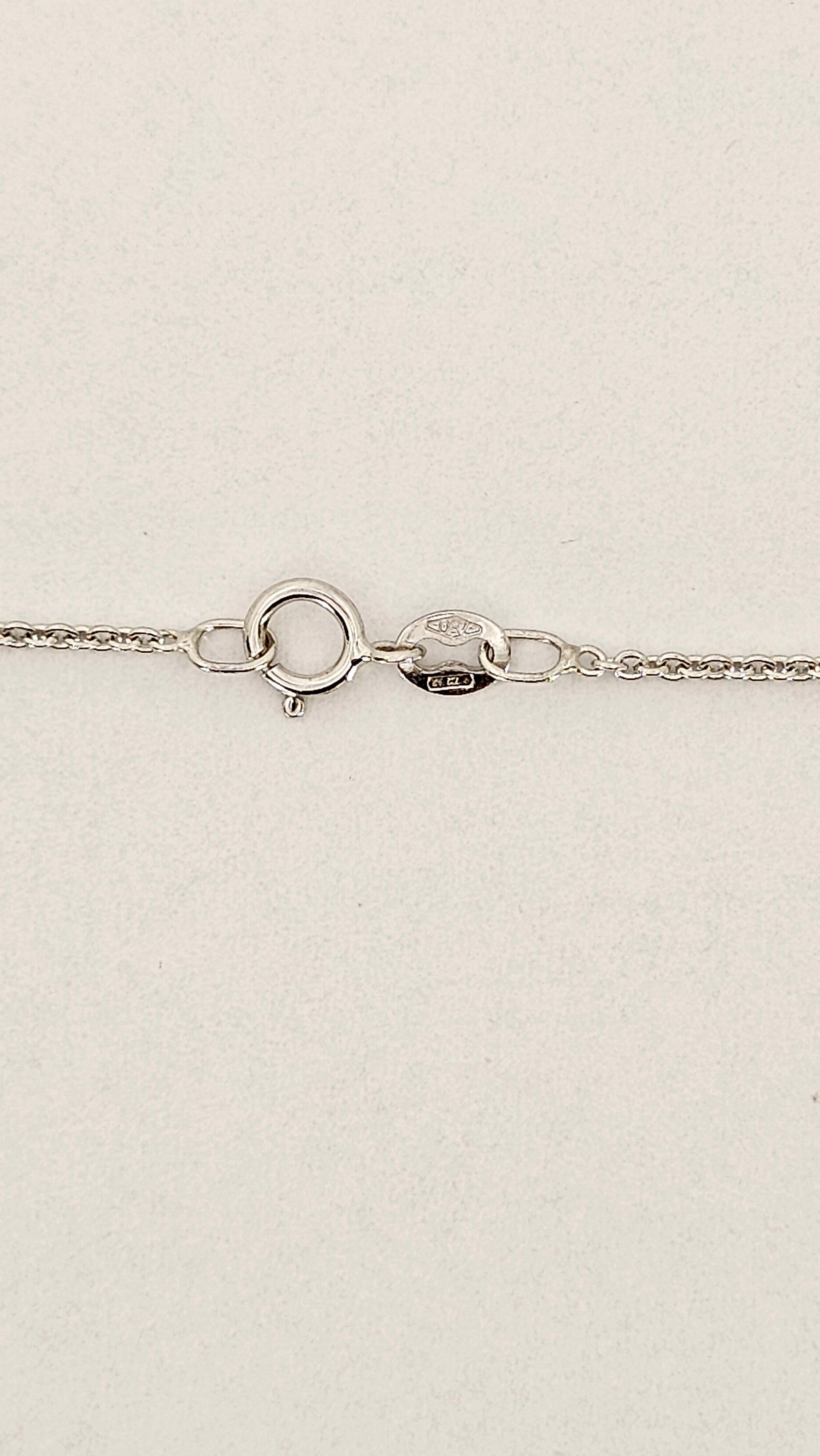 Taglio brillante Girocollo con Pendente a Croce in Oro Bianco e Diamanti Fancy in vendita