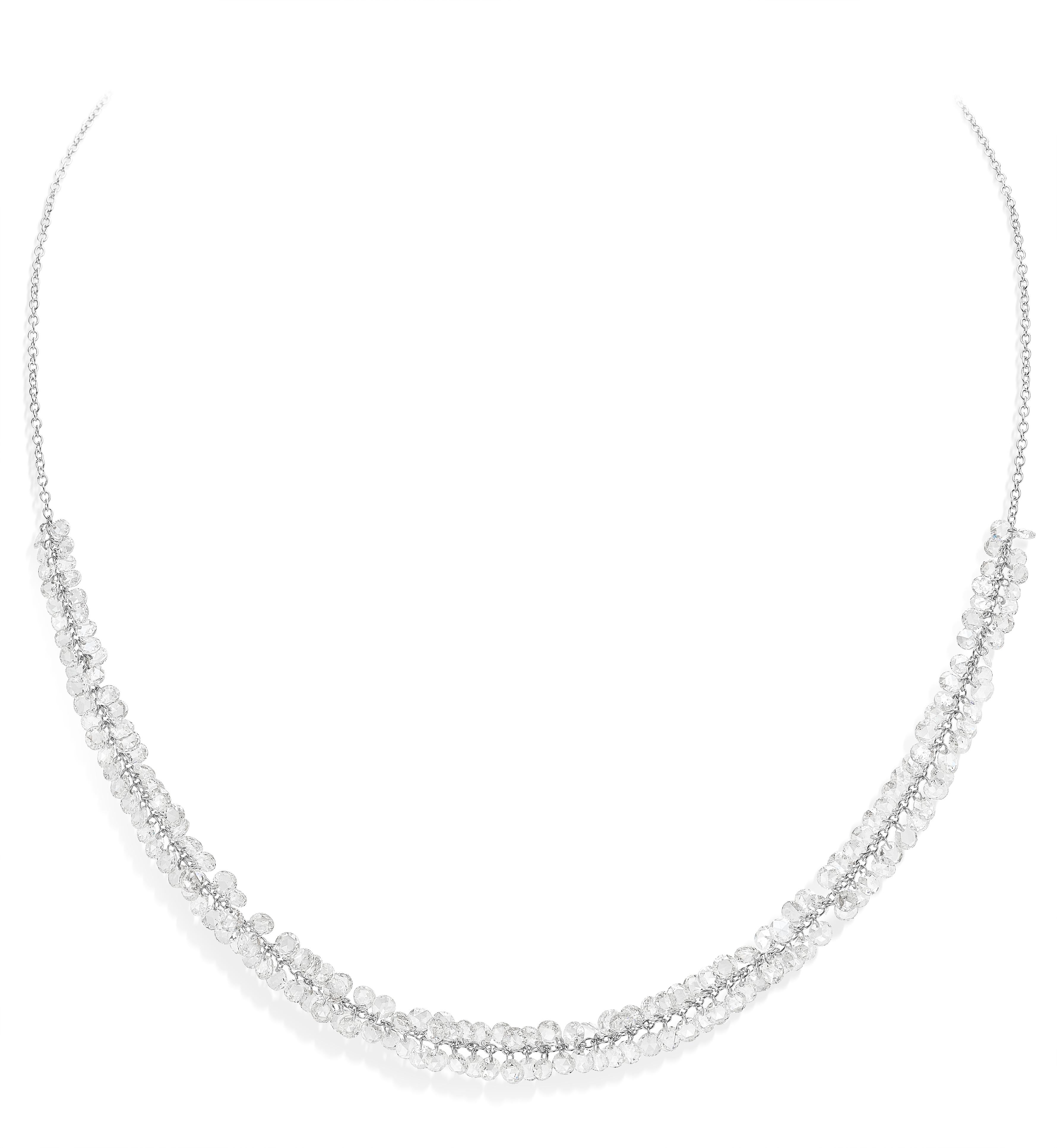 The COSTELLATION collection expresses a cultured and discreet personality.
Rose-cut diamonds come together to design a collection of great aesthetic linearity, rejecting all excess, in pursuit of absolute lightness. Diamonds are ideally suspended
