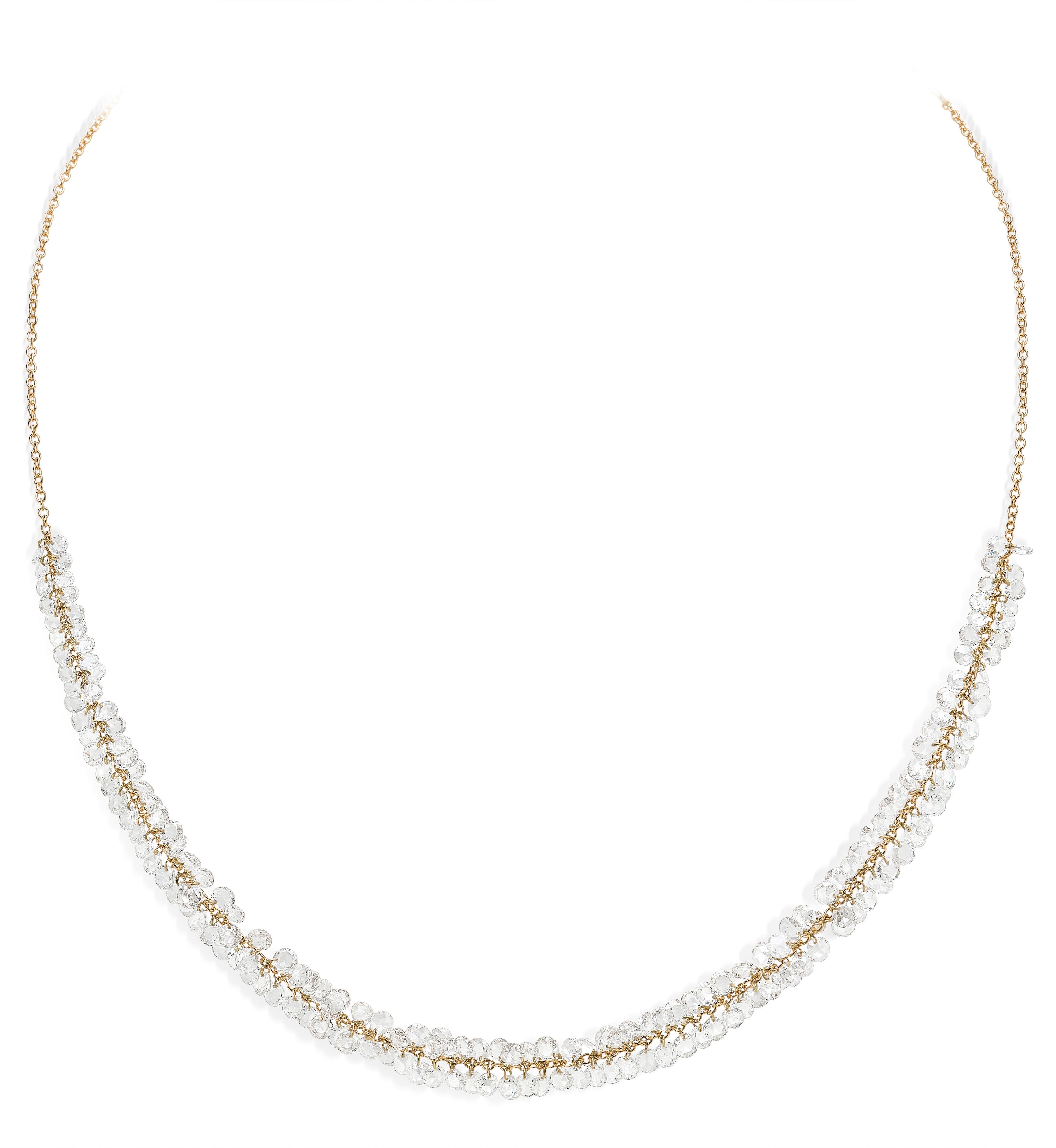 The COSTELLATION collection expresses a cultured and discreet personality.
Rose-cut diamonds come together to design a collection of great aesthetic linearity, rejecting all excess, in pursuit of absolute lightness. Diamonds are ideally suspended