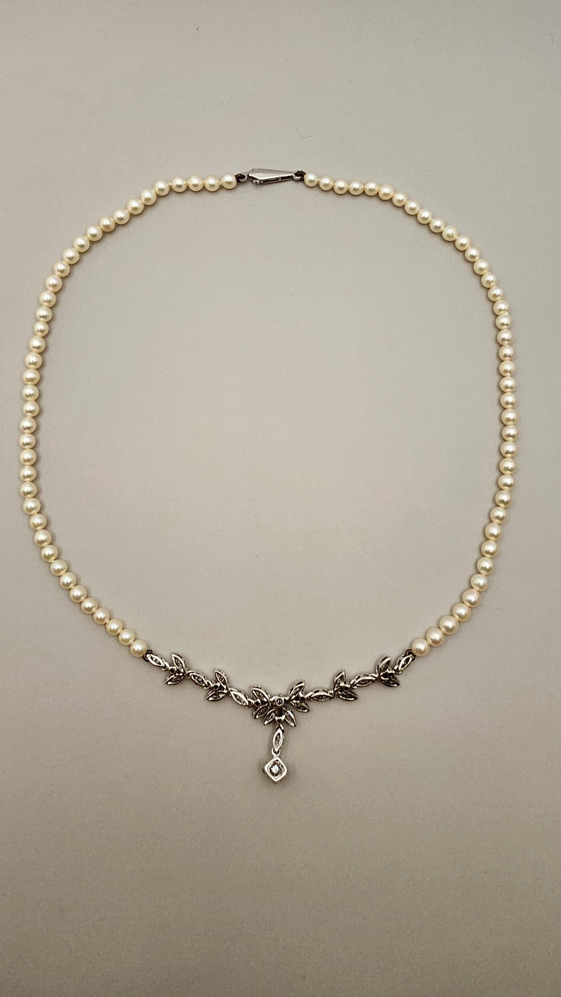 White Gold, Japanese Pearls and Diamonds Necklace For Sale 1
