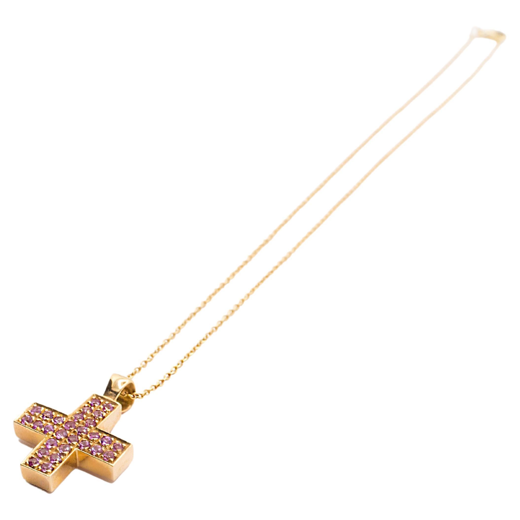 Collier en or rose 18 carats avec croix en saphir rose en vente