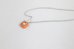 Girocollo La Nouvelle Bague in oro, smalto e diamante.