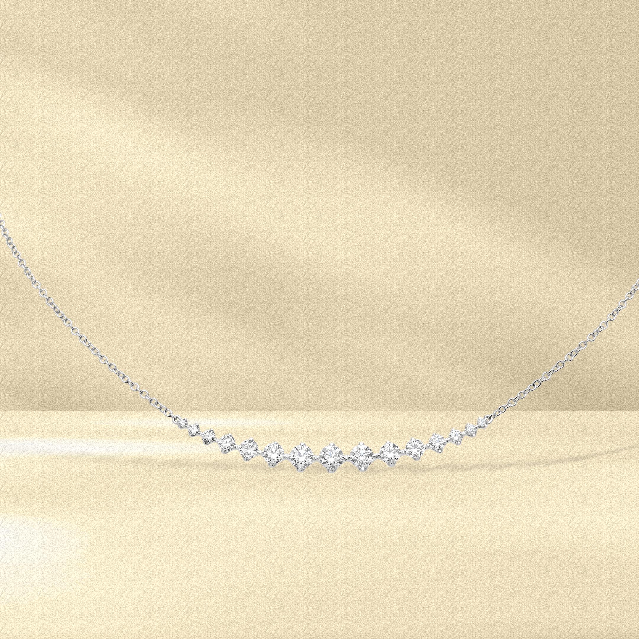 Contemporary LUCE necklace in white gold and brilliant-cut diamonds For Sale
