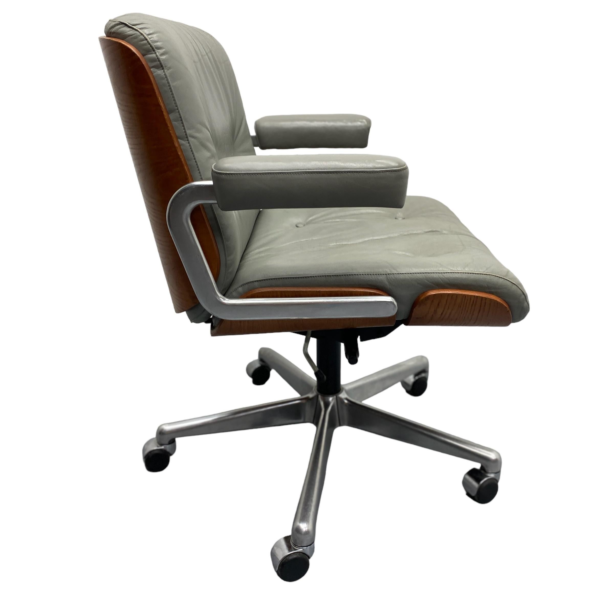 Mid-Century Modern Chaise de bureau Giroflex Pasal en cuir