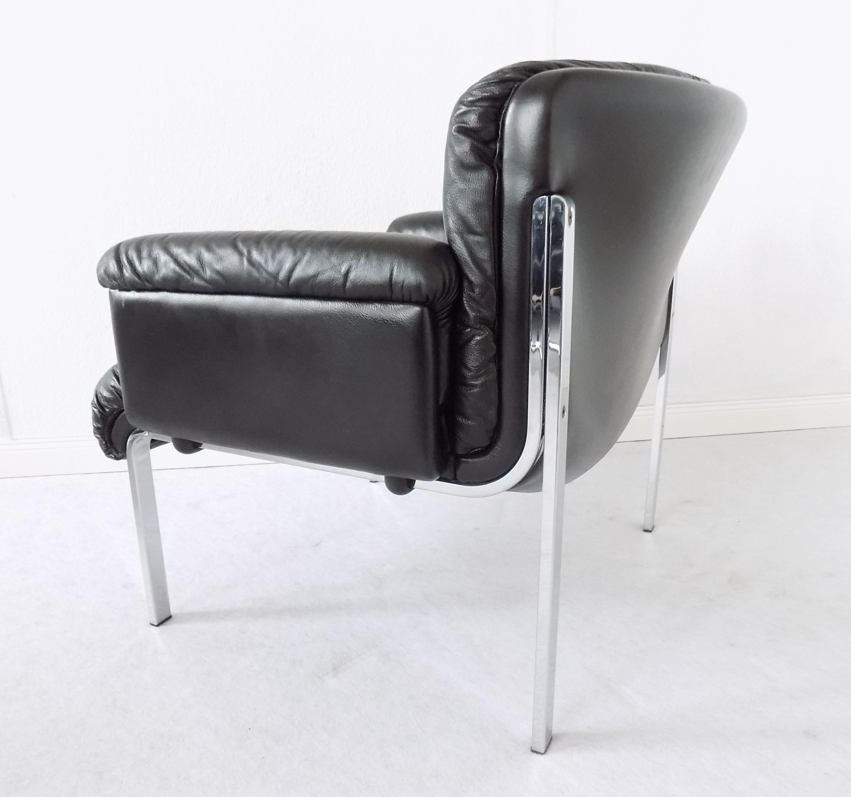 Girsberger Eurochair Black Leather Lounge Chair, Swiss made, Mid-Century modern

This black Eurochair comes in excellent condition. The armrests show some good patina, the leather is without any scratches or holes, the chrome looks like new.