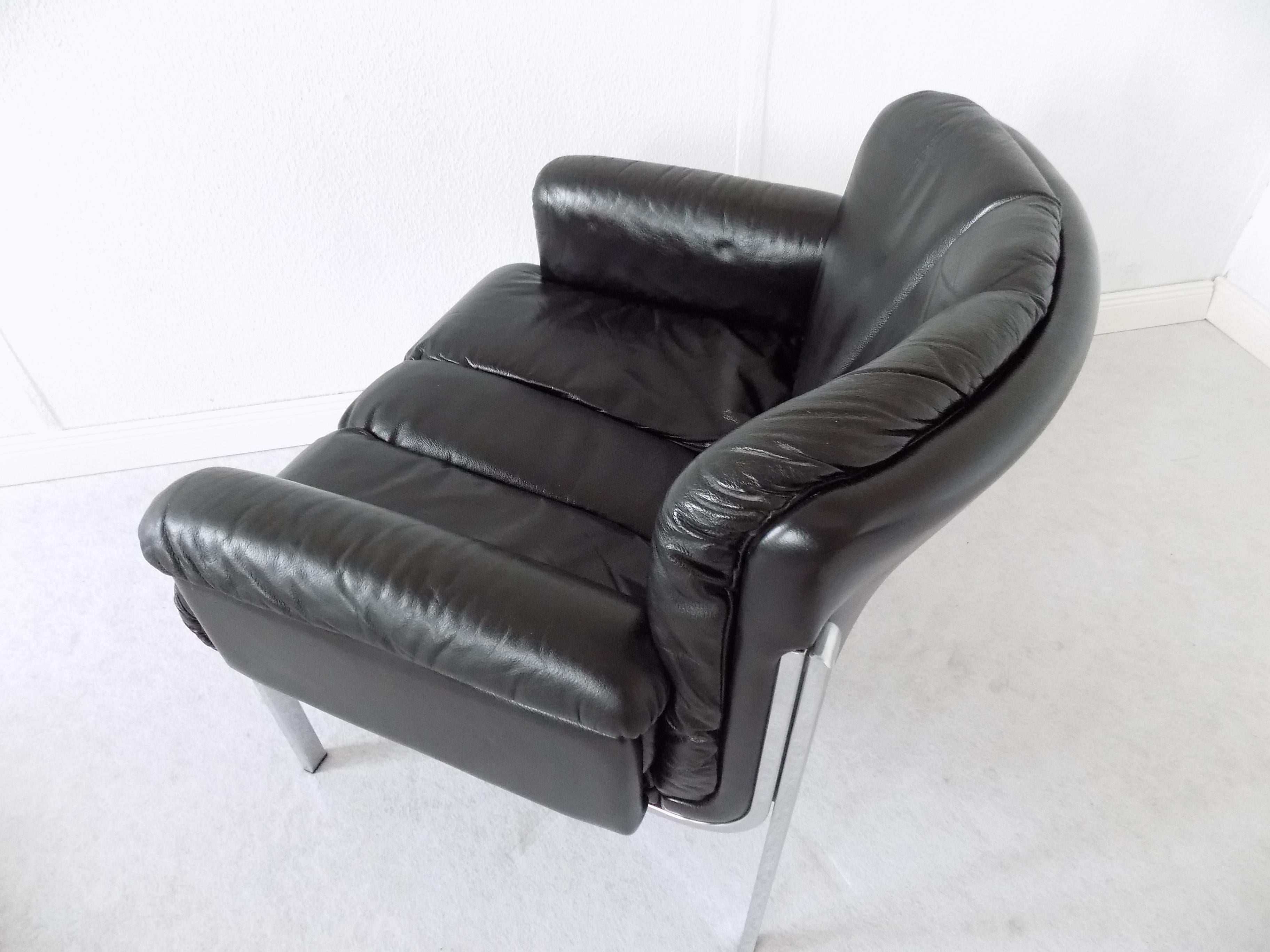 Late 20th Century Girsberger Eurochair Black Leather Lounge Chair, Swiss made, Mid-Century modern For Sale