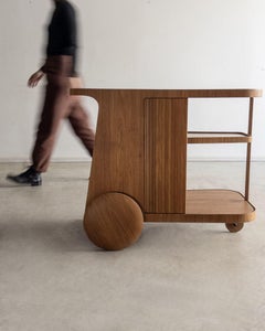 Gisela Simas: CE-Barwagen aus Sperrholz und Holzfurnier, Brasilien, 2018
