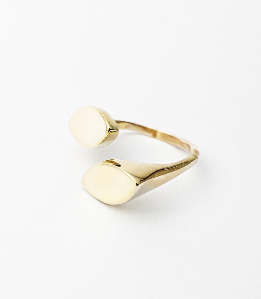 Giselle Collection Dalia 18kt Yellow Gold Ring

Amazing open ring in 18kt yellow gold with a unique and refined design, which recalls the leaves of trees. It’s designed and created totally in Italy by expert goldsmiths.

The two leaves are
