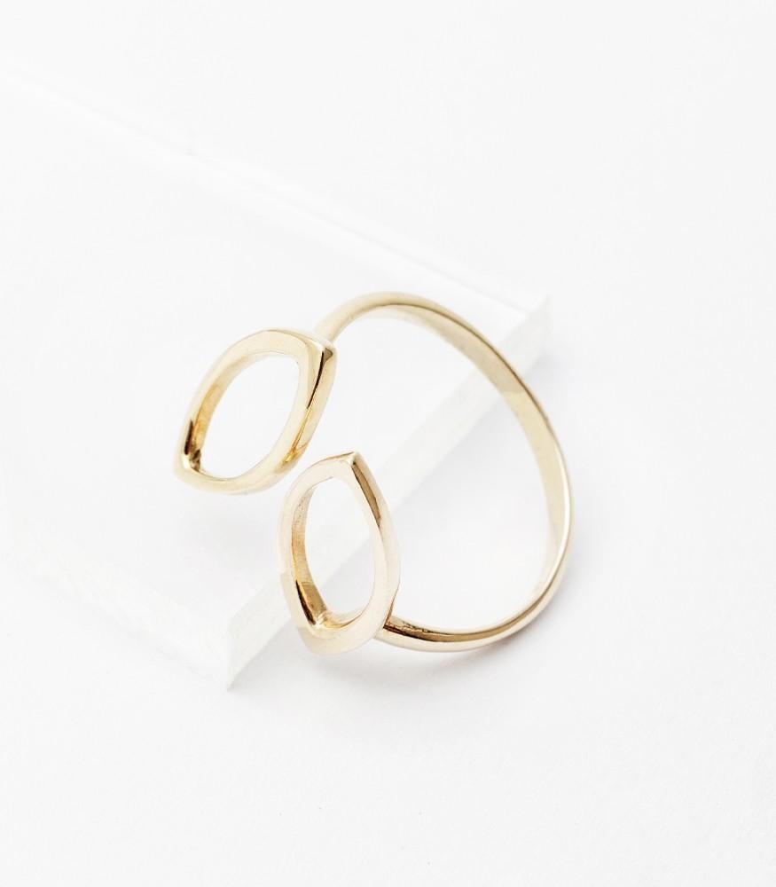 Giselle Collection Ixia 18kt Yellow Gold Ring

Amazing open ring in 18kt yellow gold with a unique and refined design, which recalls the leaves of trees. It’s designed and created totally in Italy by expert goldsmiths.

The two leaves are