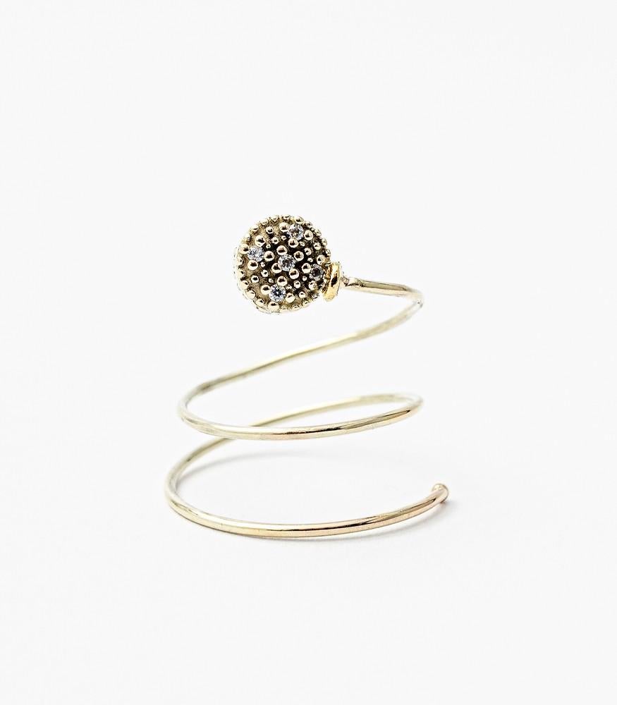 Giselle Collection Meissa 18kt Yellow Gold Ring with Diamonds

Enveloping open ring with double loop in 18kt yellow gold with round pendant with Diamonds on both sides .

Inspired by the stars of the sky, sparkling light points illuminate and