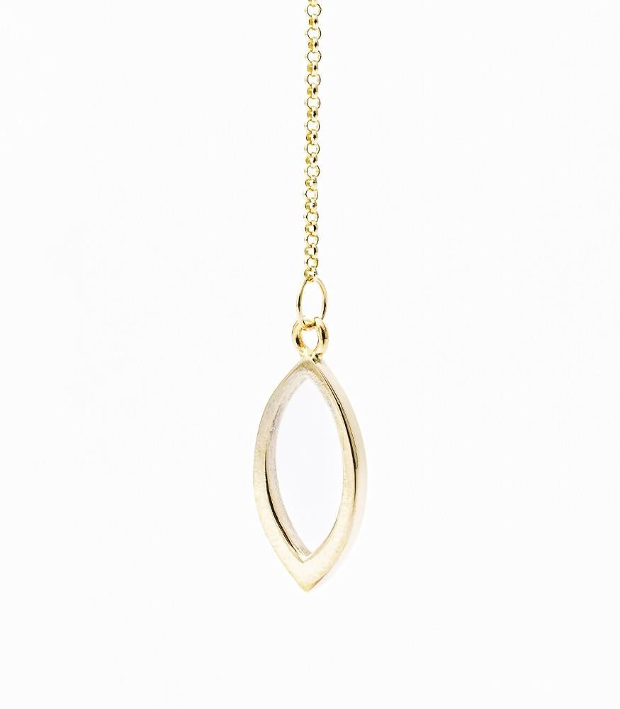 Giselle Collection Olivo Single Pendant Earring in 18kt Yellow Gold

Amazing single pendant earring in 18kt yellow gold with a unique and refined design, which recalls the leaves of trees. It’s designed and created totally in Italy by expert