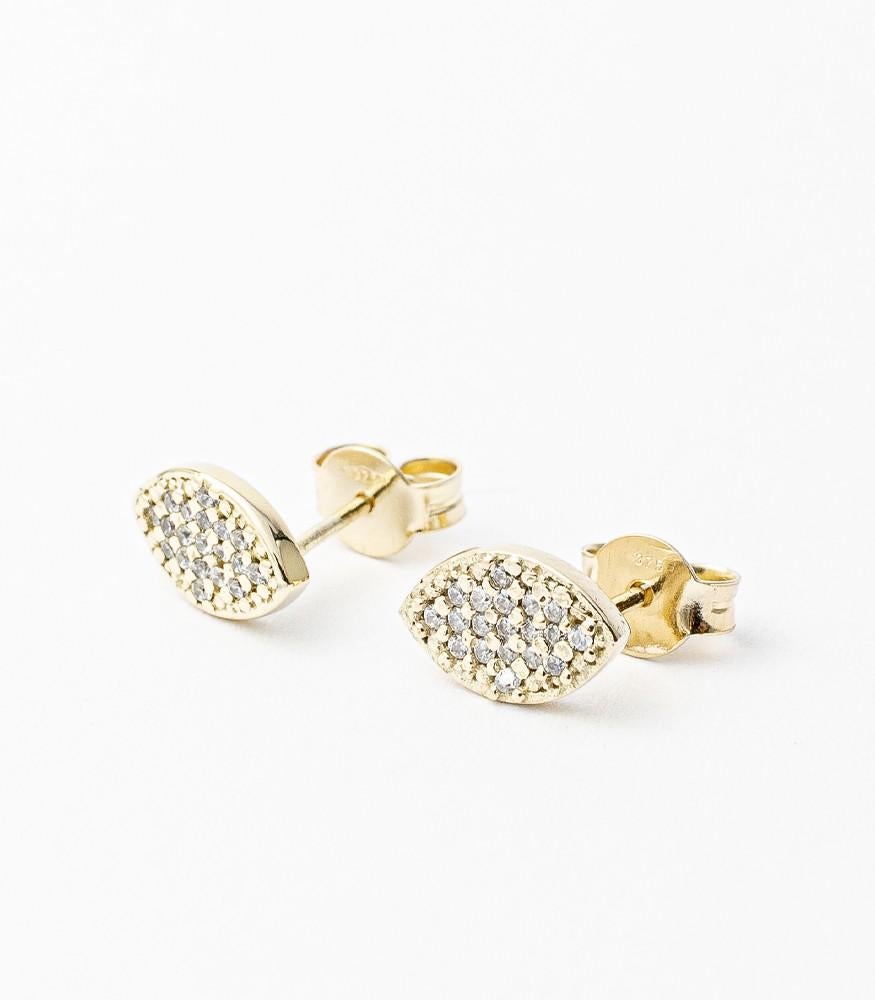 Giselle Collection Sequoia Single 18kt Yellow Gold Stud Earring with Diamonds

Amazing single stud earring in 18kt yellow gold with a unique and attractive design inspired by the leaves of trees.

Diamonds recall drops of dew which make woman