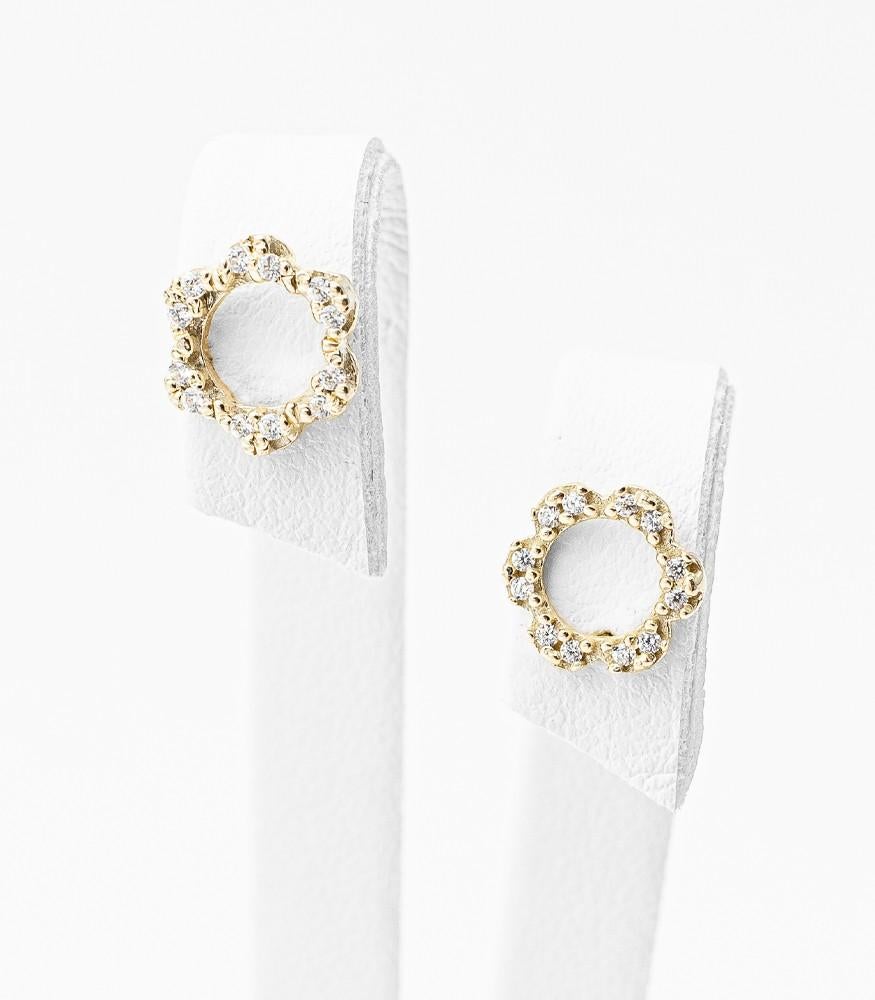 Giselle Collection Serenita' 18kt Yellow Gold Stud Earrings with Diamonds

Amazing lobe earrings in 18kt yellow gold with a unique and refined design, inspired by the delicacy of the flowers.

The design of this collection is inspired by the daisy