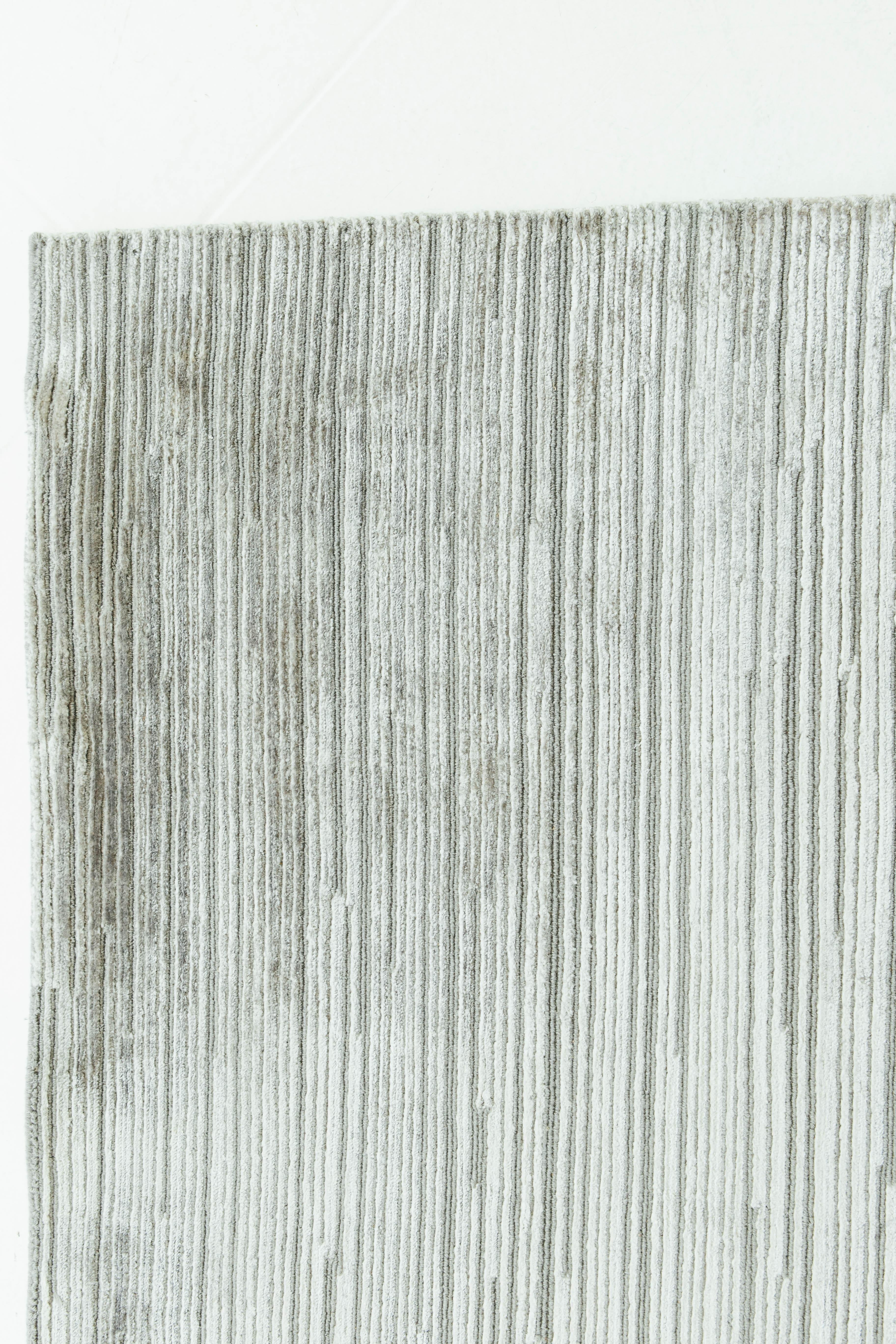 'Giselle' è un affascinante tappeto a coste in seta e lana di bambù. La combinazione di materiali crea una splendida lucentezza e un motivo a linee in rilievo che eleva qualsiasi spazio di design.


Tappeto numero 28415
Dimensioni: 12' 2