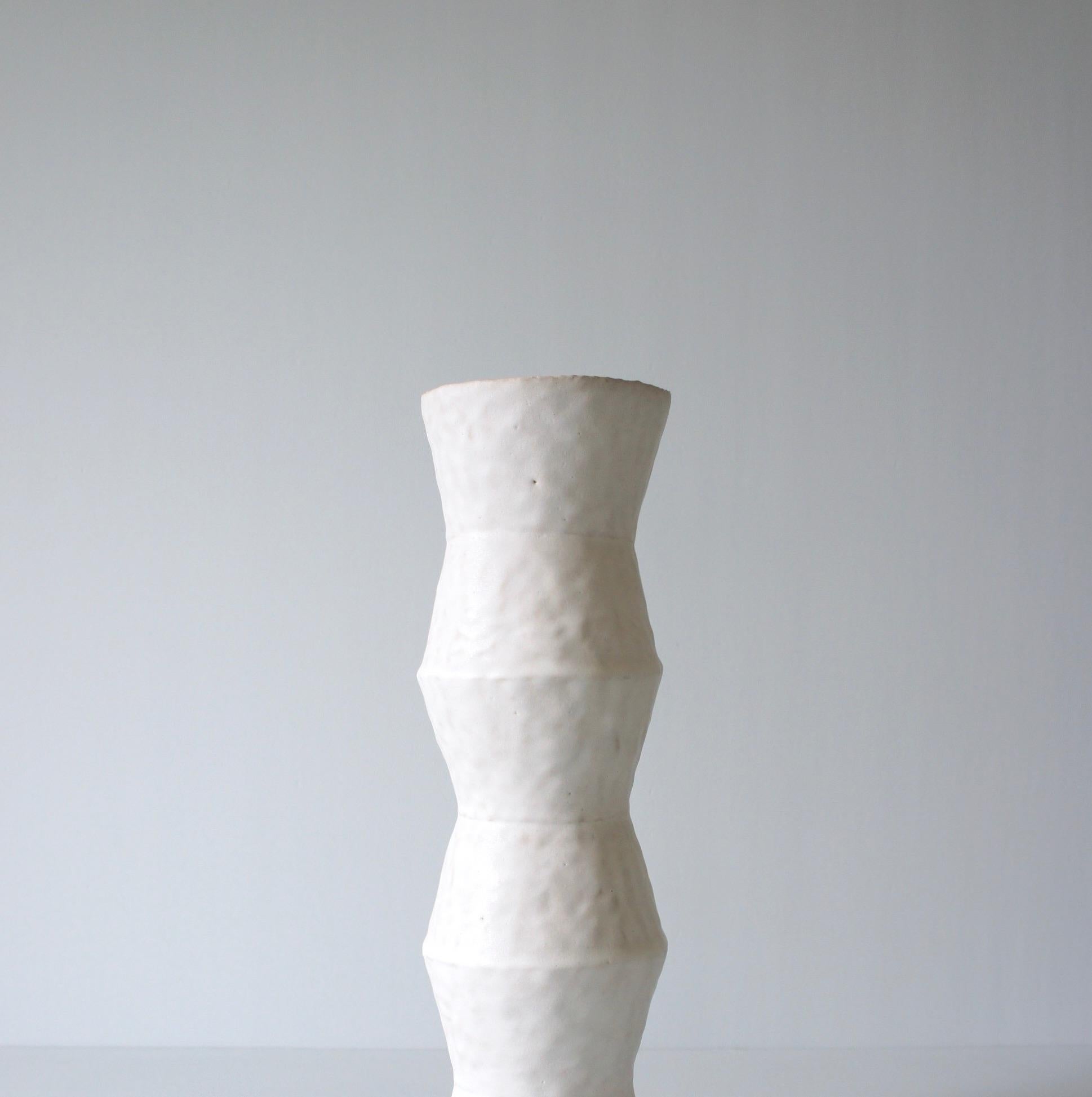 Américain Vase contemporain en céramique blanche de Giselle Hicks, 2019 en vente