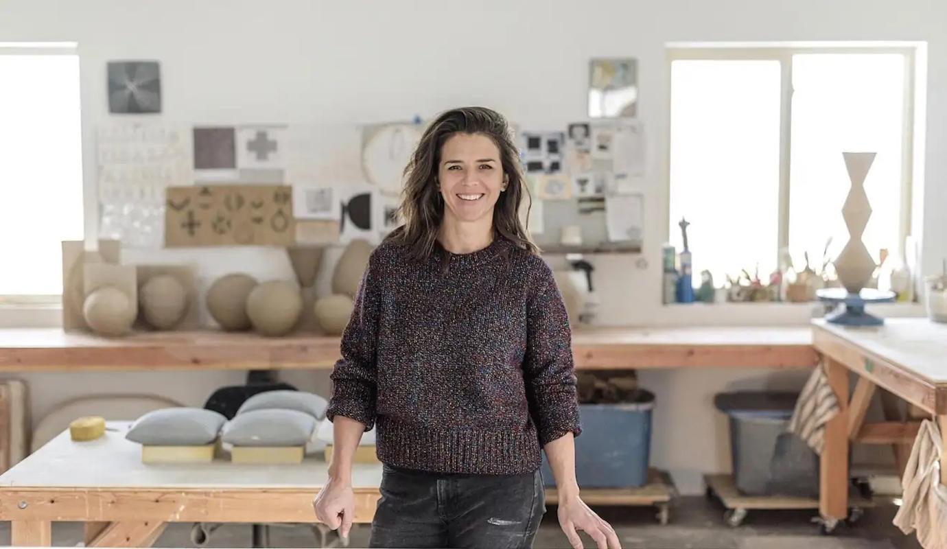 Grès porcellanato Giselle Hicks Vaso contemporaneo in ceramica bianca, 2019 in vendita