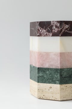 Gisou Table d'appoint - Rayures de travertin, marbre et onyx par Studio Gaïa