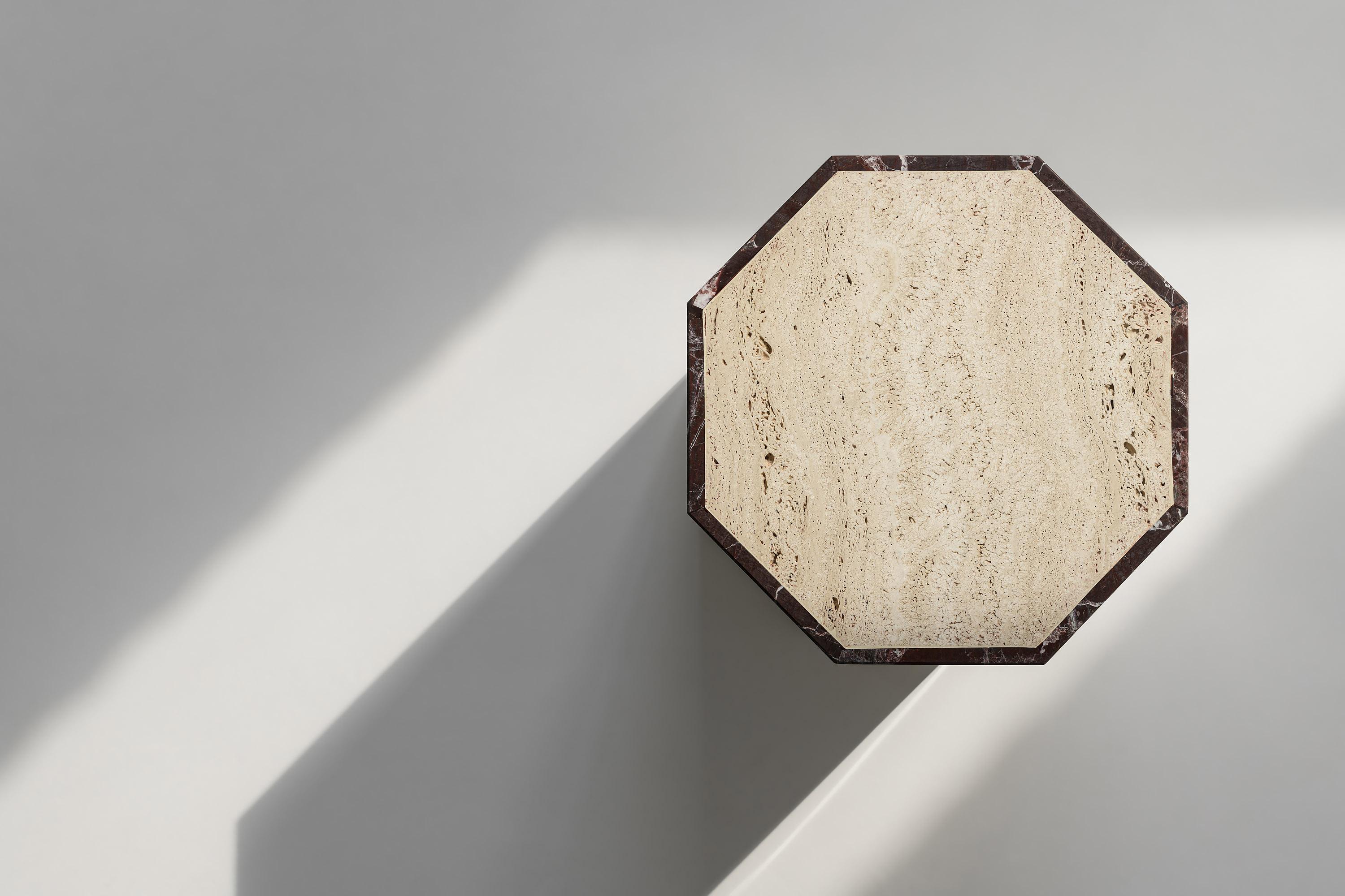 Ukrainien Gisou Table d'appoint - Rayures de travertin, marbre et onyx par Studio Gaïa en vente