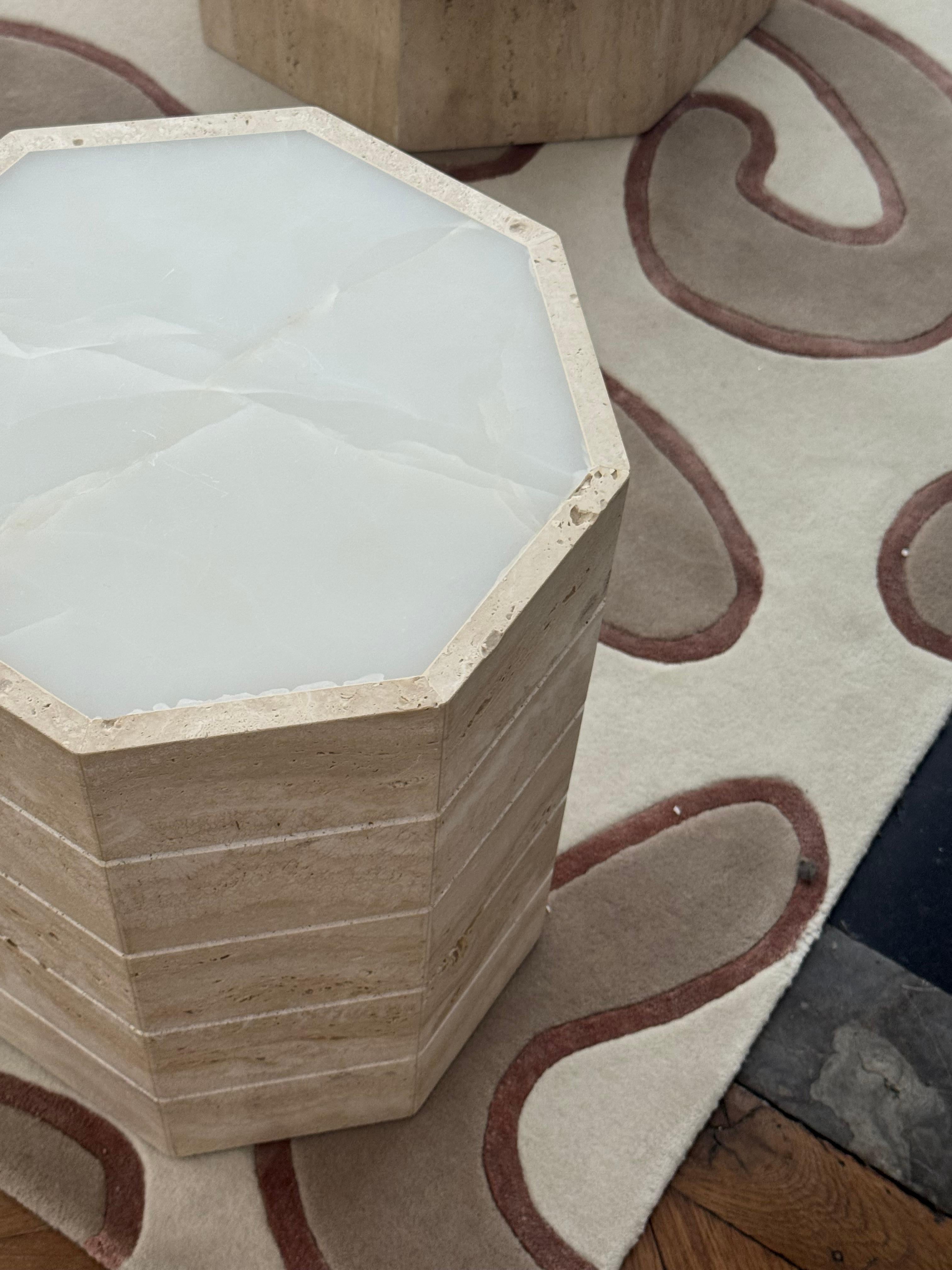 Mesa auxiliar Gisou - Travertin et Onyx blanc par Studio Gaïa en venta 3