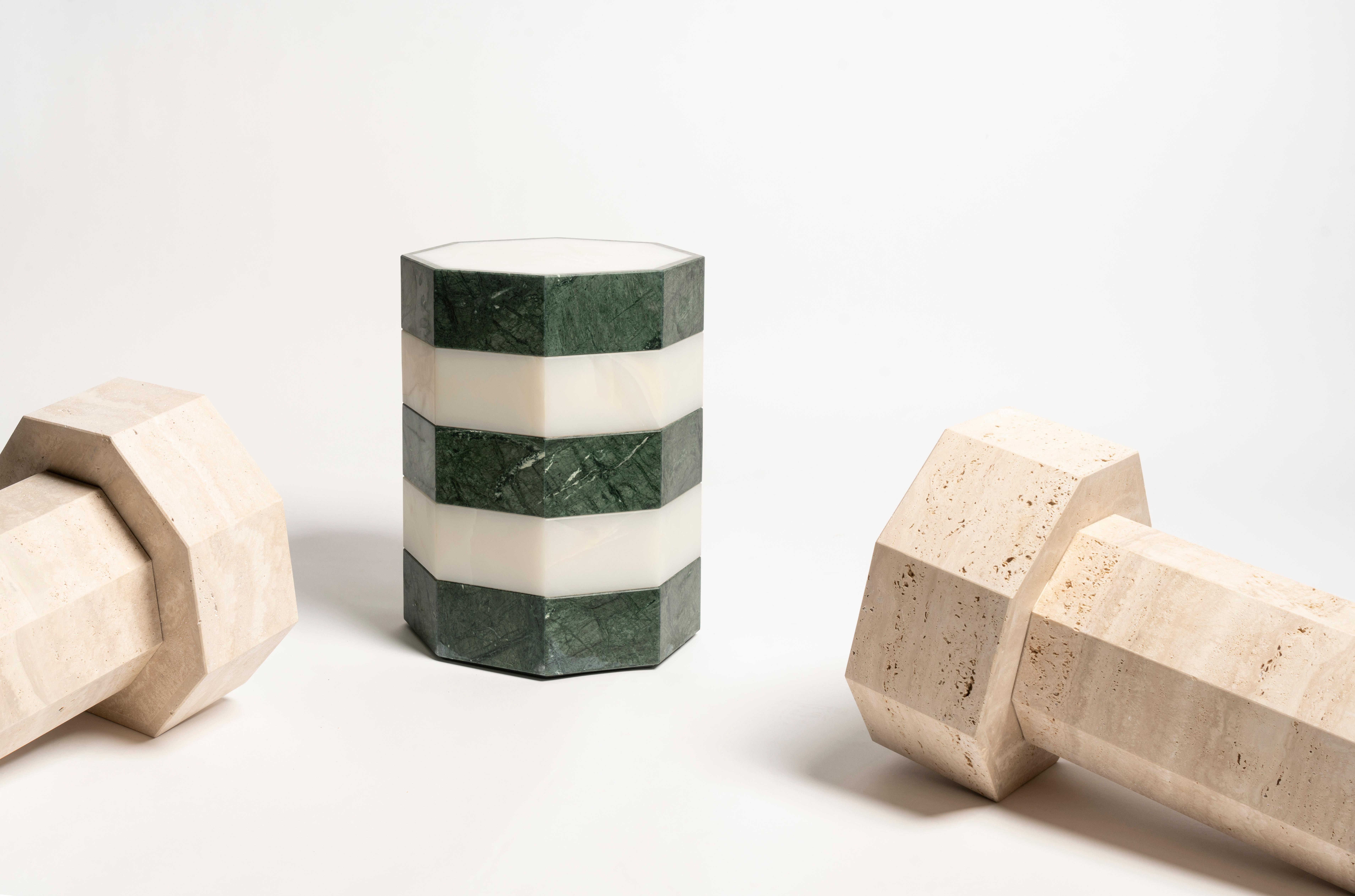Gisou - L'Elegance minérale au cœur du design

Sculptée avec précision et conçue comme une pièce maîtresse, la table d'appoint Gisou incarne le raffinement absolu du marbre et de l'onyx. Son design octogonal unique, alternant des couches de marbre