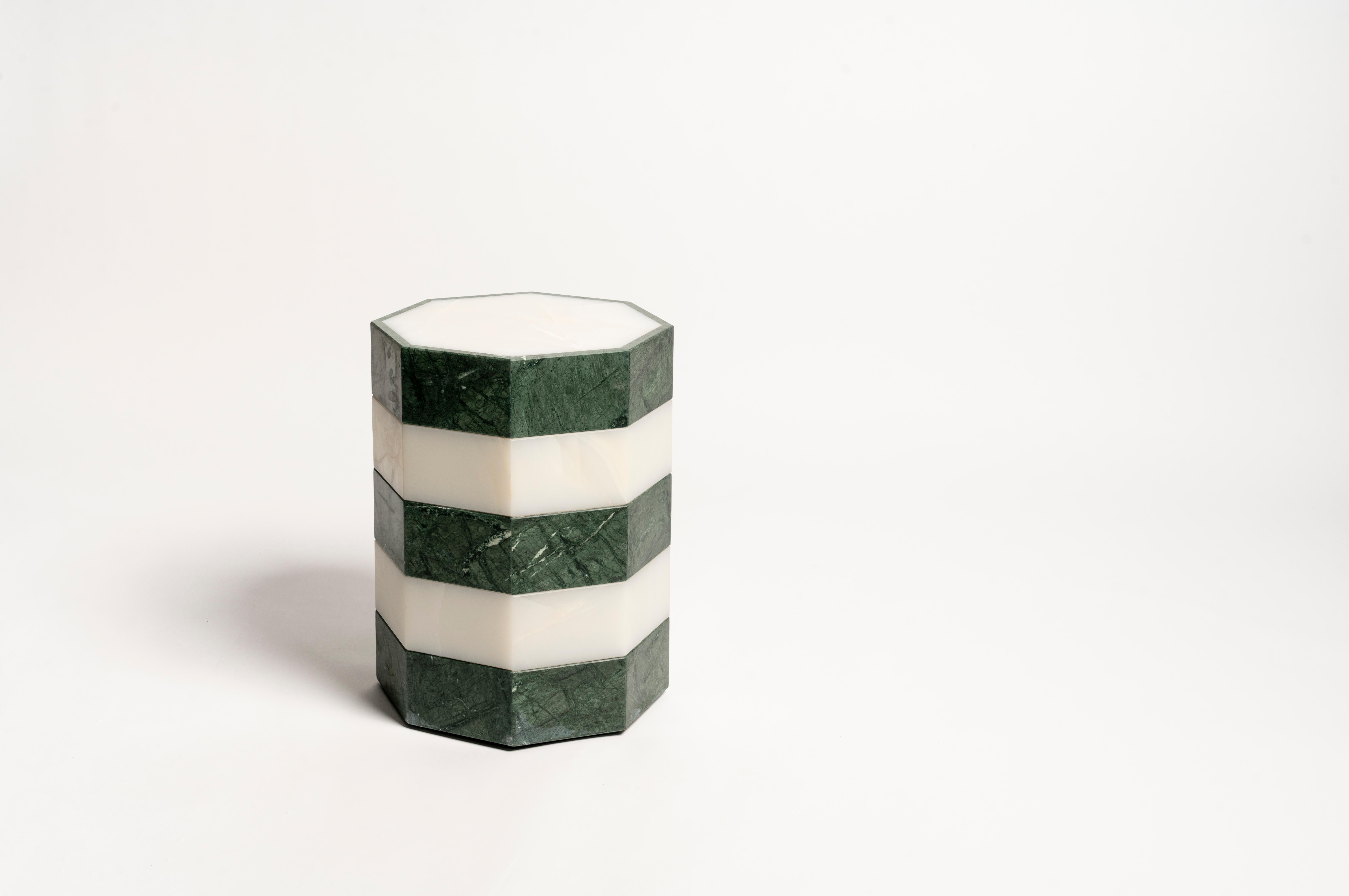 Ukrainian Gisou Table d'appoint - Rayures marbre et onyx par Studio Gaïa For Sale