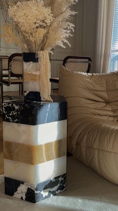 Gisou Table d'appoint - Rayures marbre Grand Antique et onyx par Studio Gaïa