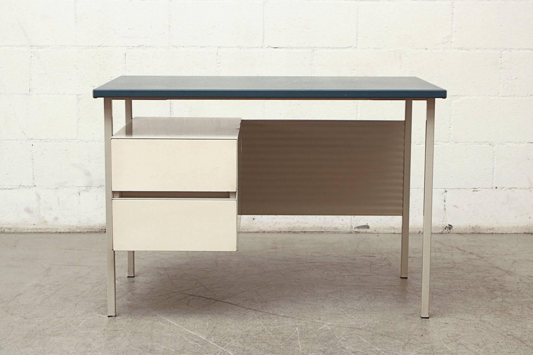 Edition Georges Dreyfus Parisgispen model 3803 by A.R. Cordemeyer. Cute little light grey enameled metal desk with matching enameled corrugated privacy screen and blue vinyl wrapped top and bone white enameled drawer faces. Original condition with