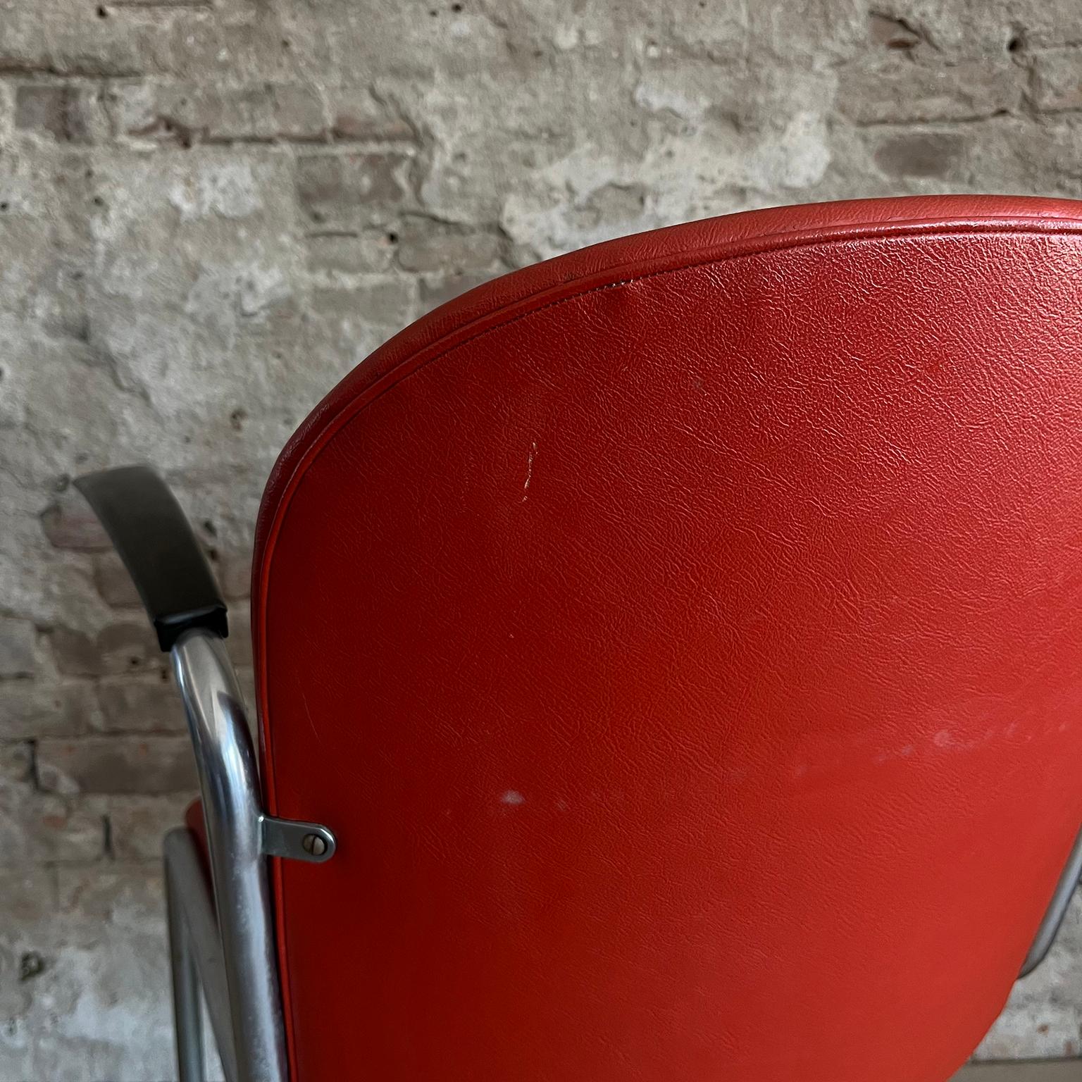 Gispen 413 en Skai rojo original de los sesenta con reposabrazos negros en venta 3