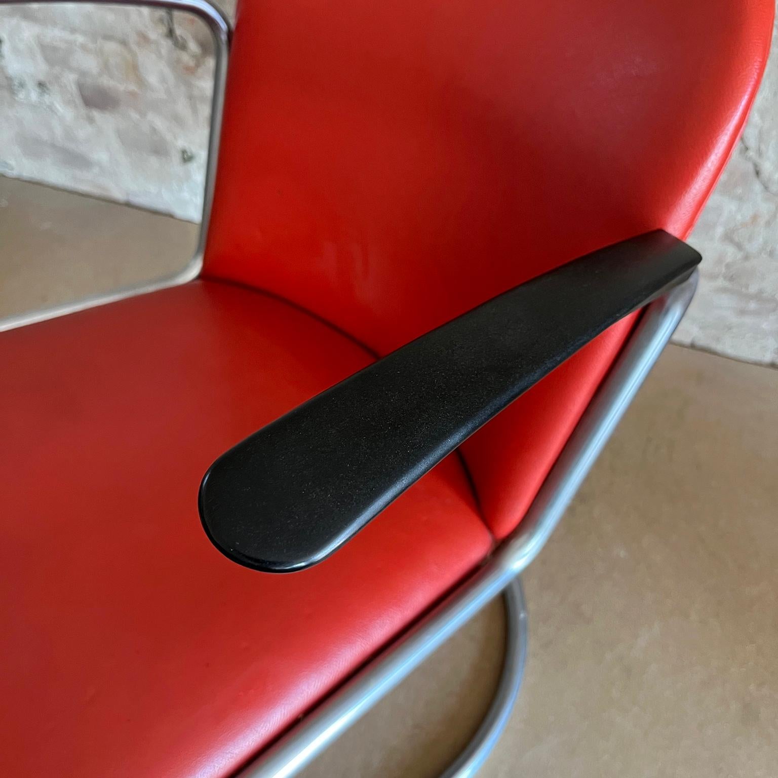 Gispen 413 en Skai rojo original de los sesenta con reposabrazos negros en venta 5