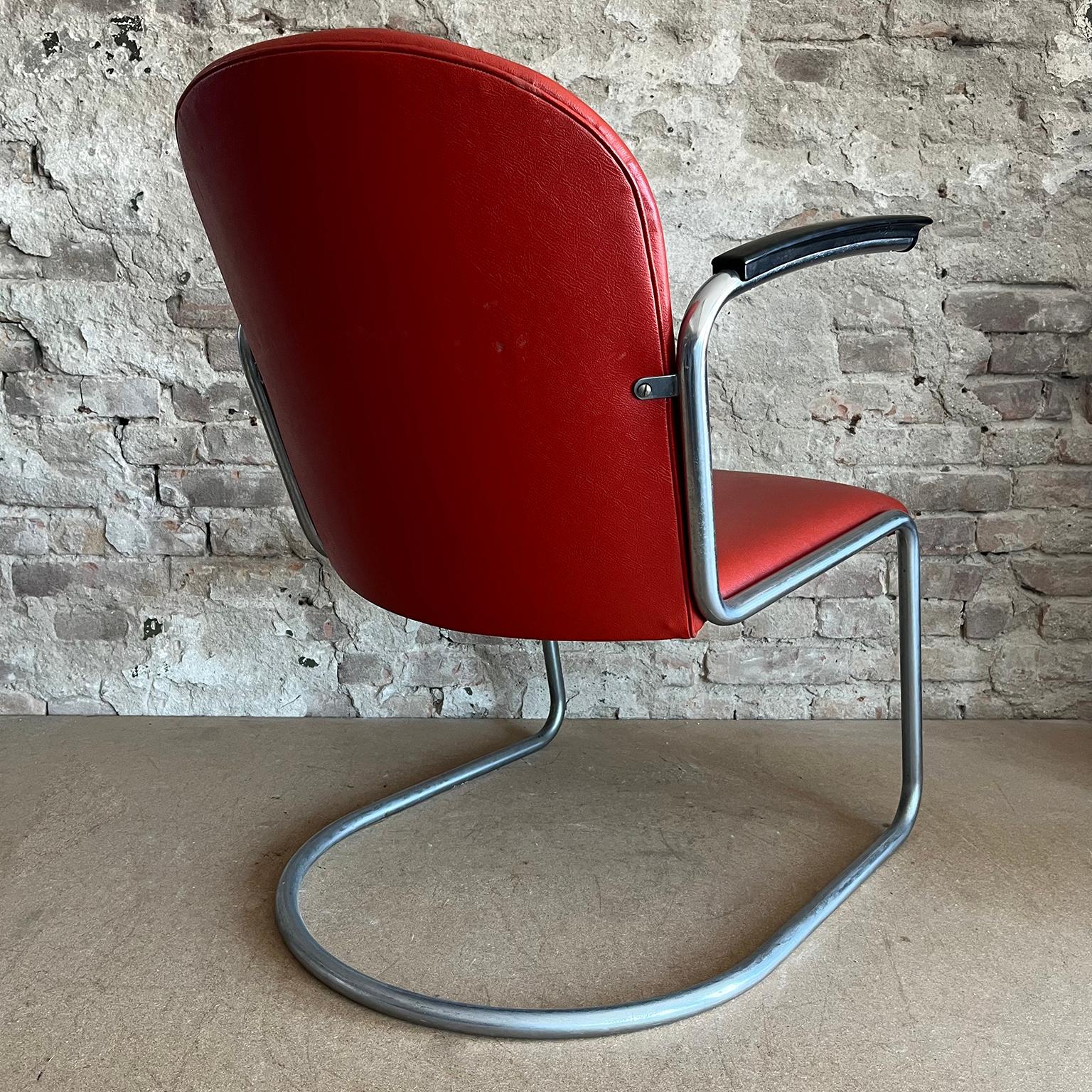 Gispen 413 en Skai rojo original de los sesenta con reposabrazos negros Holandés en venta