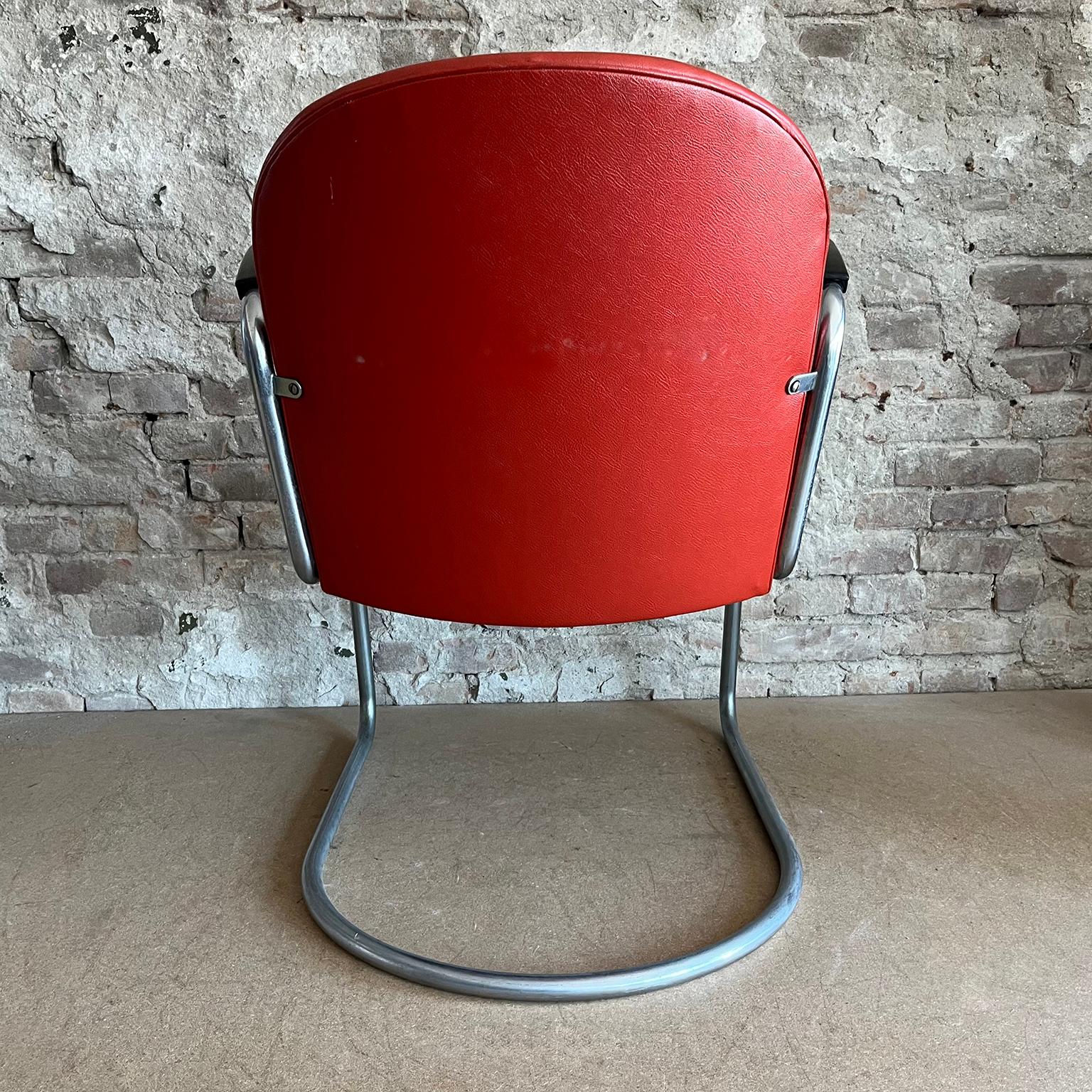 Gispen 413 en Skai rojo original de los sesenta con reposabrazos negros en Bueno estado para la venta en Amsterdam IJMuiden, NL