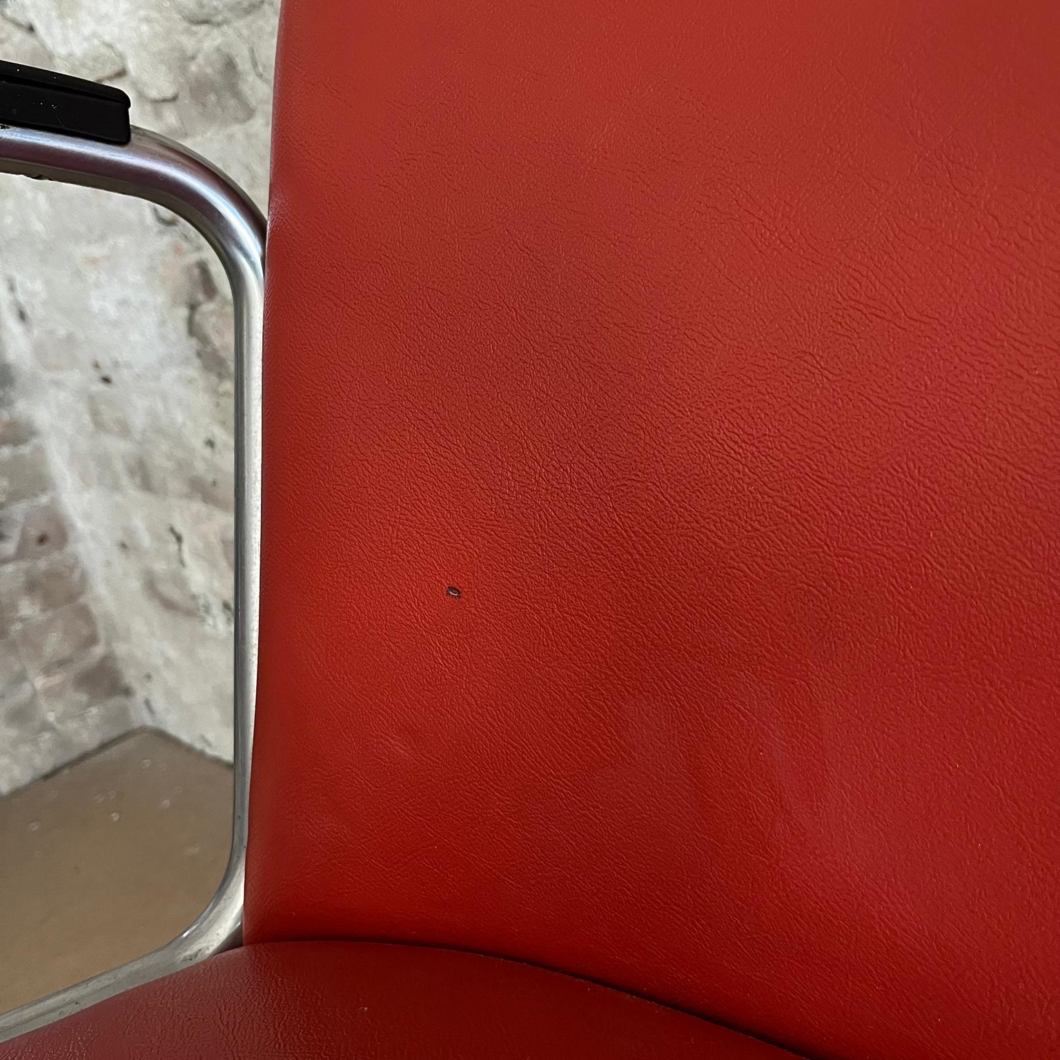 Gispen 413 en Skai rojo original de los sesenta con reposabrazos negros en venta 2