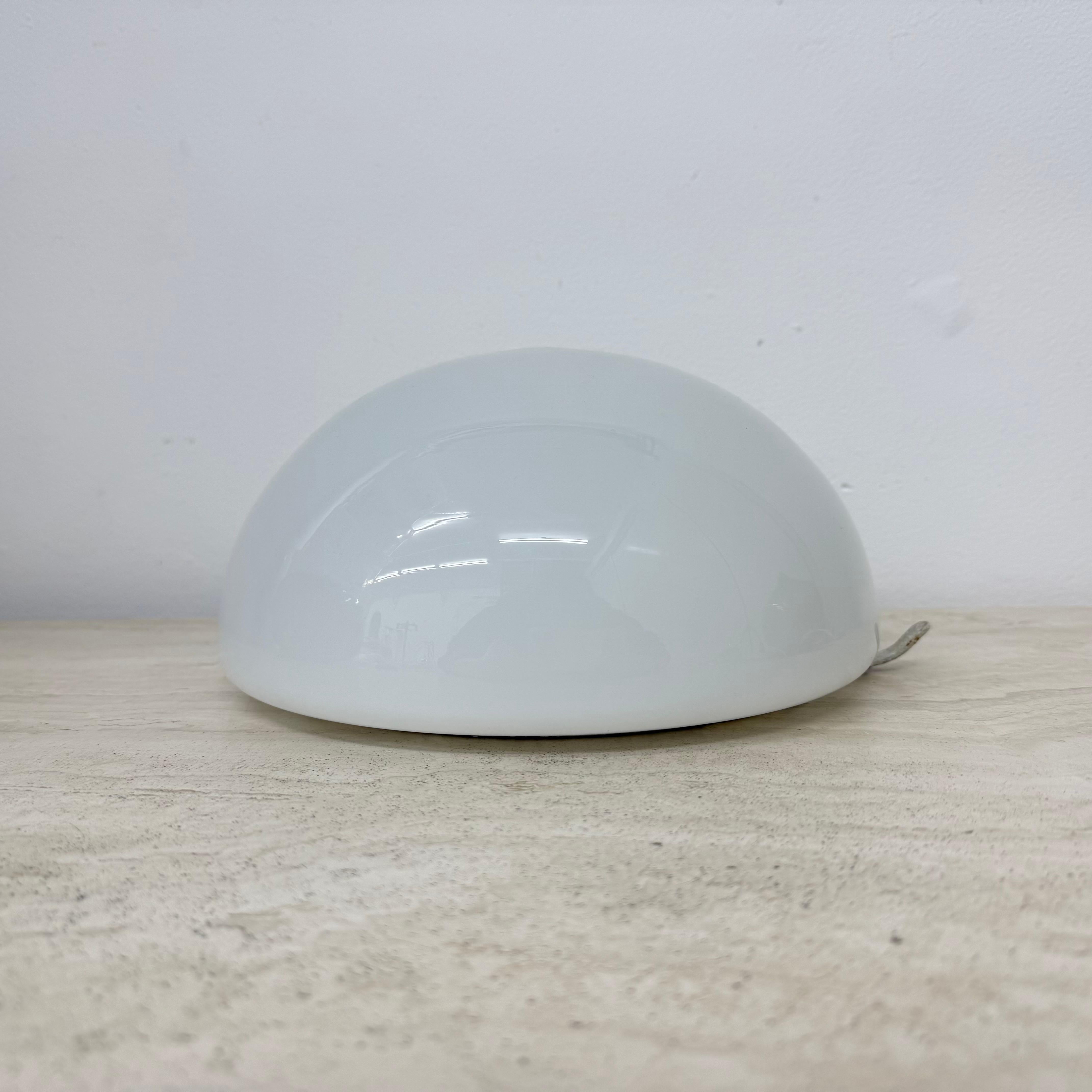 Metà XX secolo Lampada da soffitto Gispen Design olandese in vetro, anni '30 in vendita
