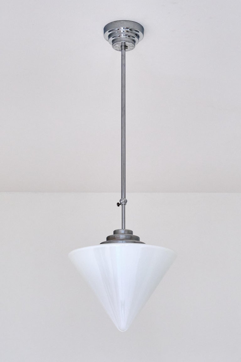 Lampe à suspension Gispen en forme de cône avec hauteur de chute réglable,  Pays-Bas, années 1950 En vente sur 1stDibs