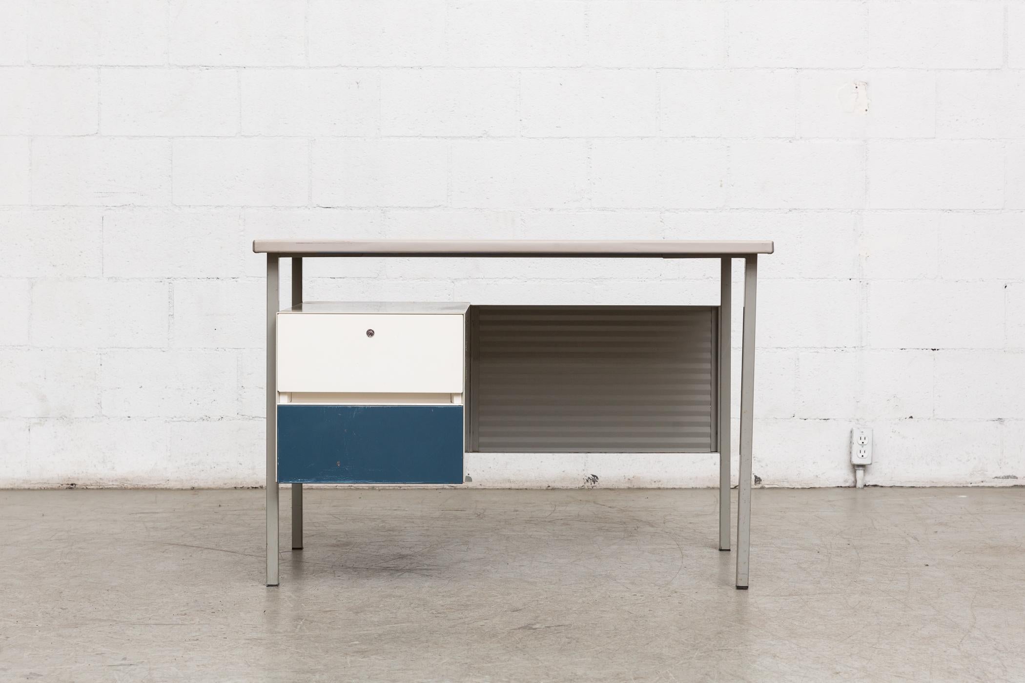 Midcentury industrial metal desk by A. R. Cordemeyer for Gispen. Light grey enameled metal desk with corrugated metal privacy screen, white and blue enameled metal Drawers and grey linoleum top. no key: (Visible wear, some scratching and metal loss.