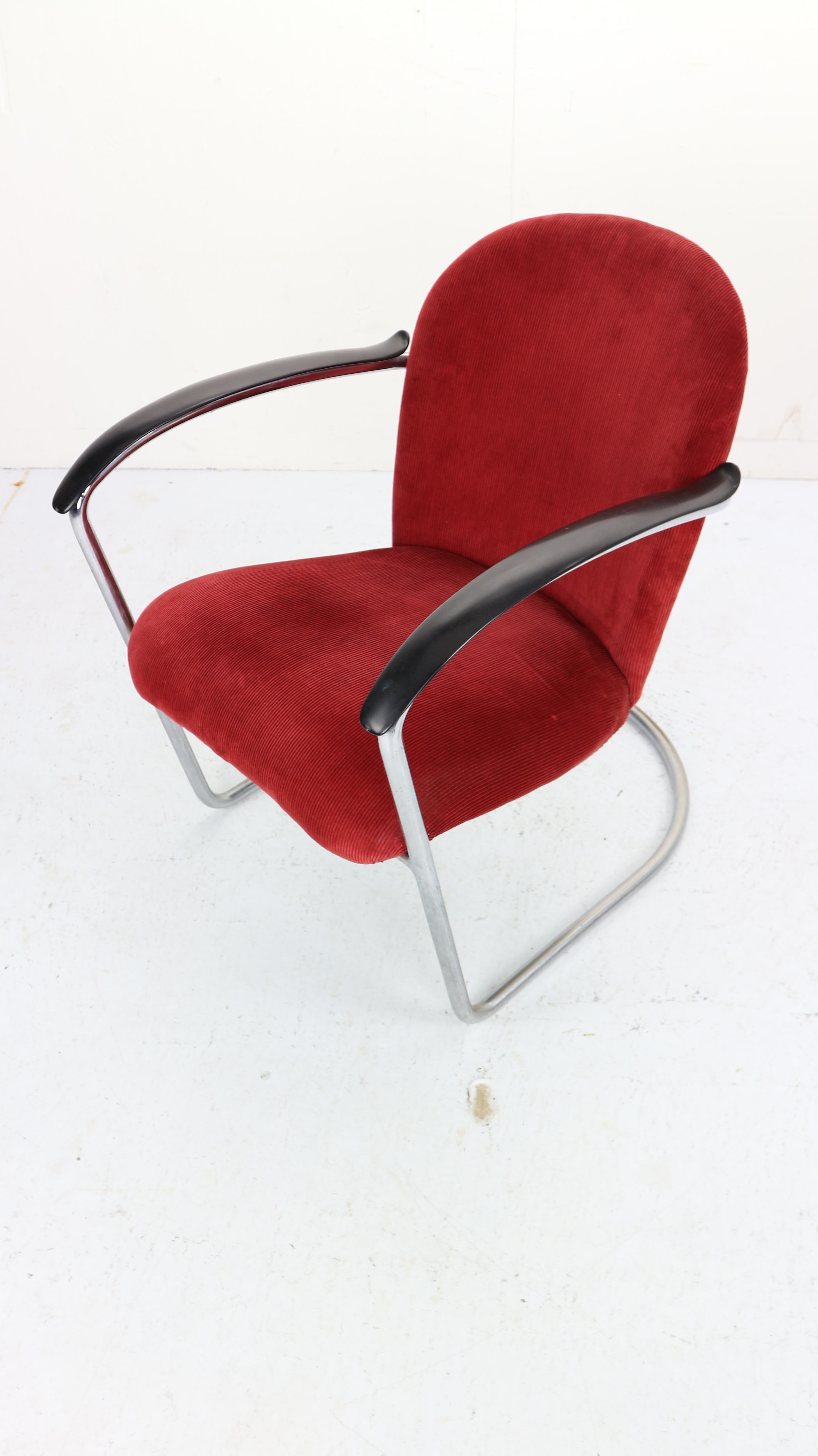 Gispen Model- 414 Armchair by W.H. Gispen designed in 1935 and produced in 1960s, Netherlands.
This model is also referred to as a ladies easy chair. The chair is one of the best-known easy chairs produced by Gispen and very comfortable to sit