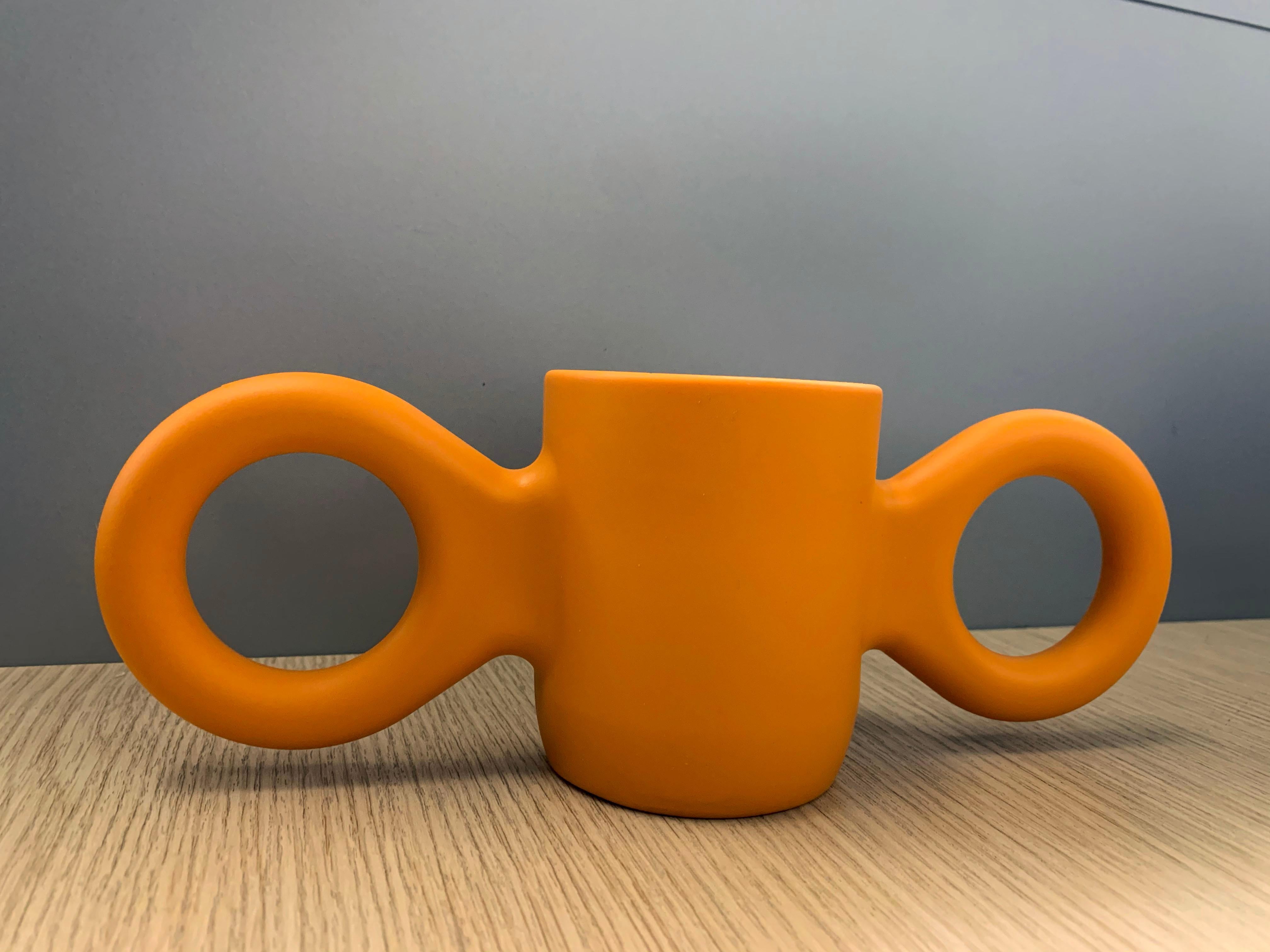 The mug with big ears: the Dumbo from the Gispen Home collection. A cheerful drinking cup with two oversized ears for a good grip. Also referred to as Domoor - a reference to the human ear that continues to grow throughout our lives. Dumbo is