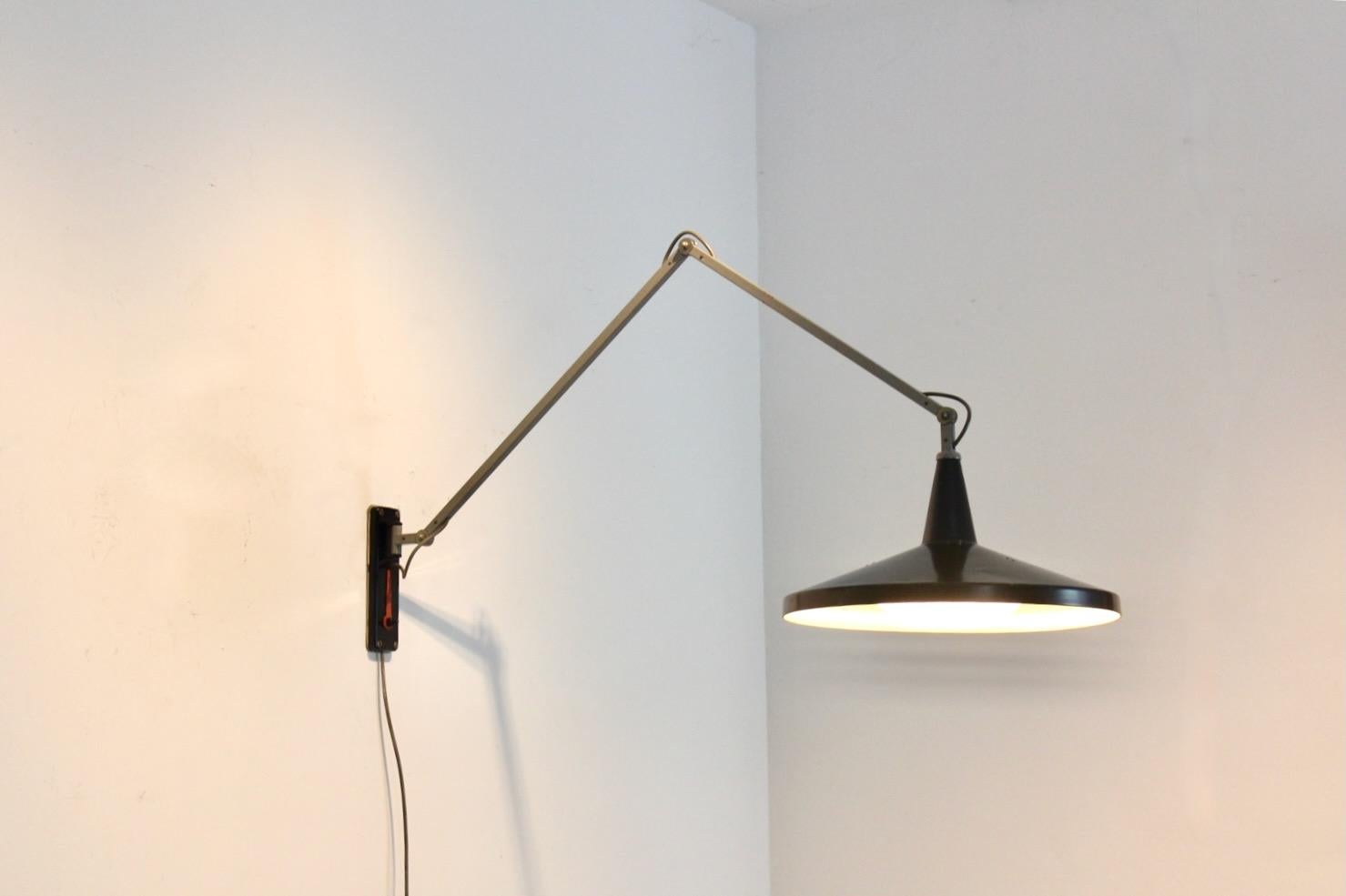Lampada da parete Gispen Panama di Wim Rietveld & A.. Cordemeyer con diffusore originale in vendita 4