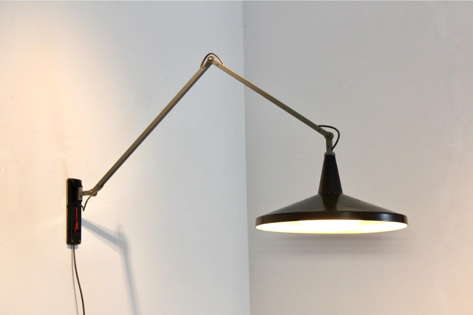 Lampada da parete Gispen Panama di Wim Rietveld & A.. Cordemeyer con diffusore originale In condizioni buone in vendita a Voorburg, NL