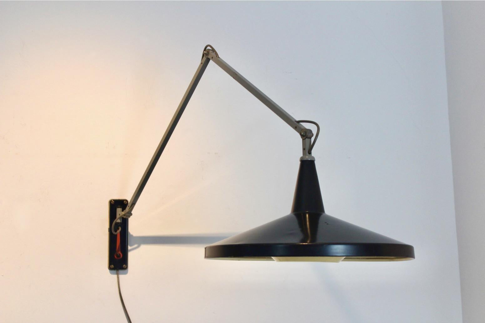 Acciaio Lampada da parete Gispen Panama di Wim Rietveld & A.. Cordemeyer con diffusore originale in vendita