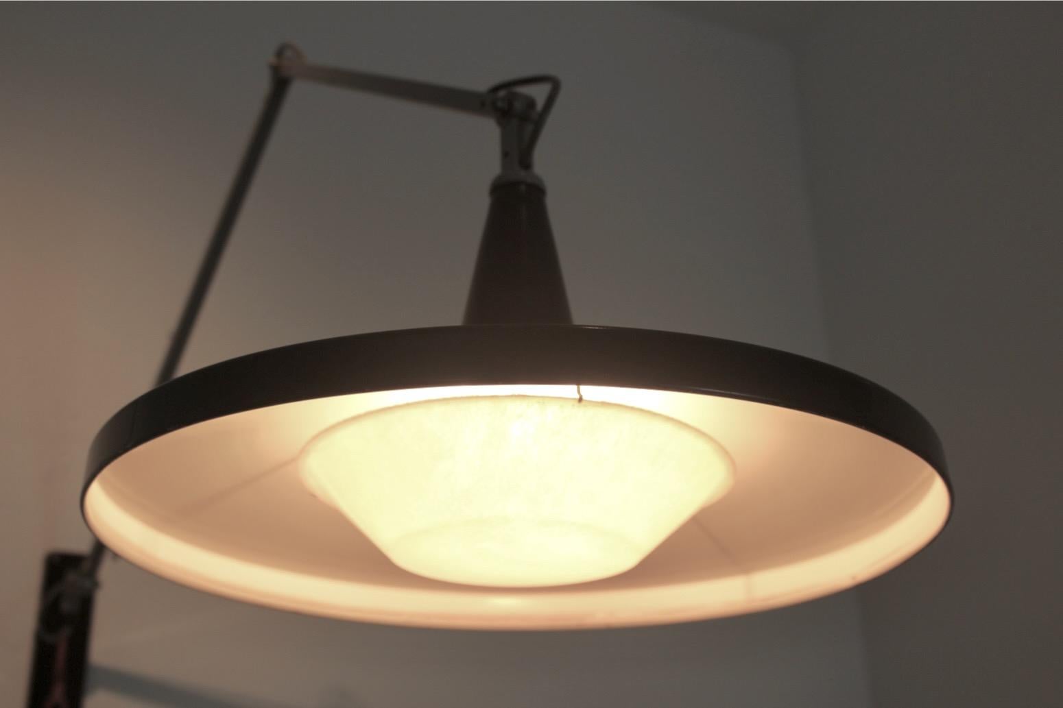 Lampada da parete Gispen Panama di Wim Rietveld & A.. Cordemeyer con diffusore originale in vendita 1