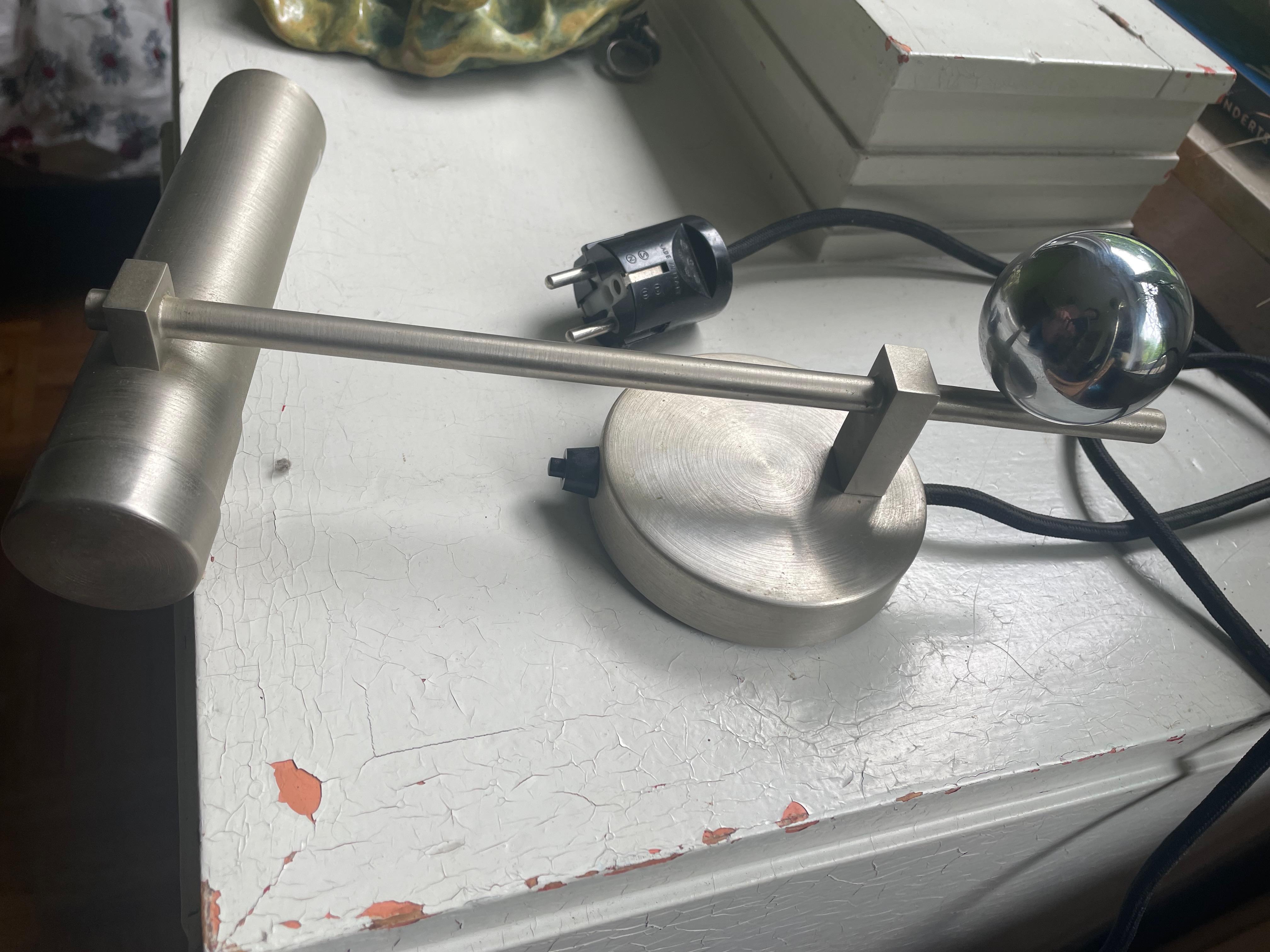 Gispen Piano lamp. Designed by P.Oud and H.Gispen 1928. Later version. In Good Condition For Sale In Köln, NW