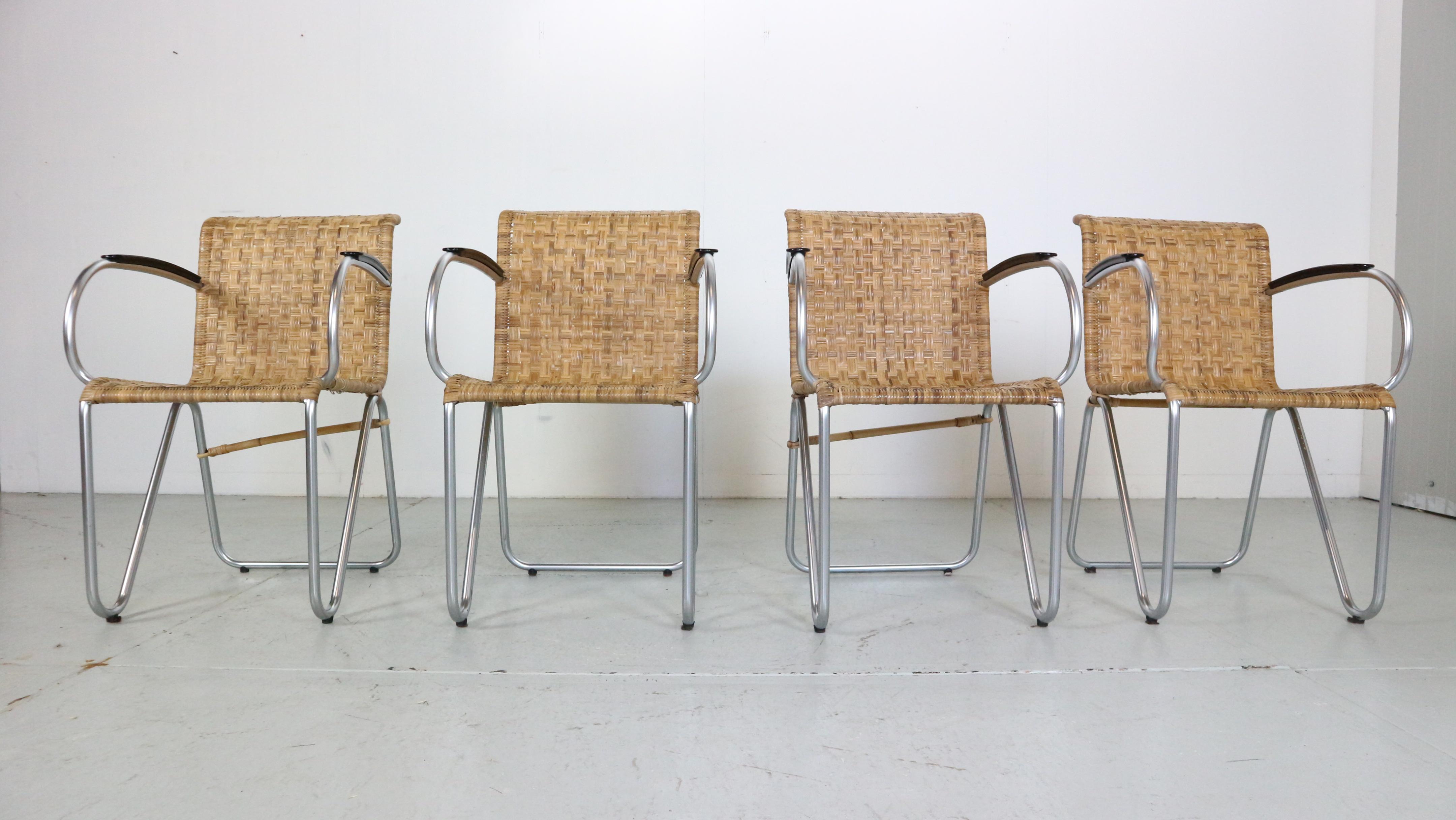 Mid-Century Modern Gispen - Ensemble de 4 fauteuils diagonaux en osier et cadre à tubes, design néerlandais des années 1930 en vente